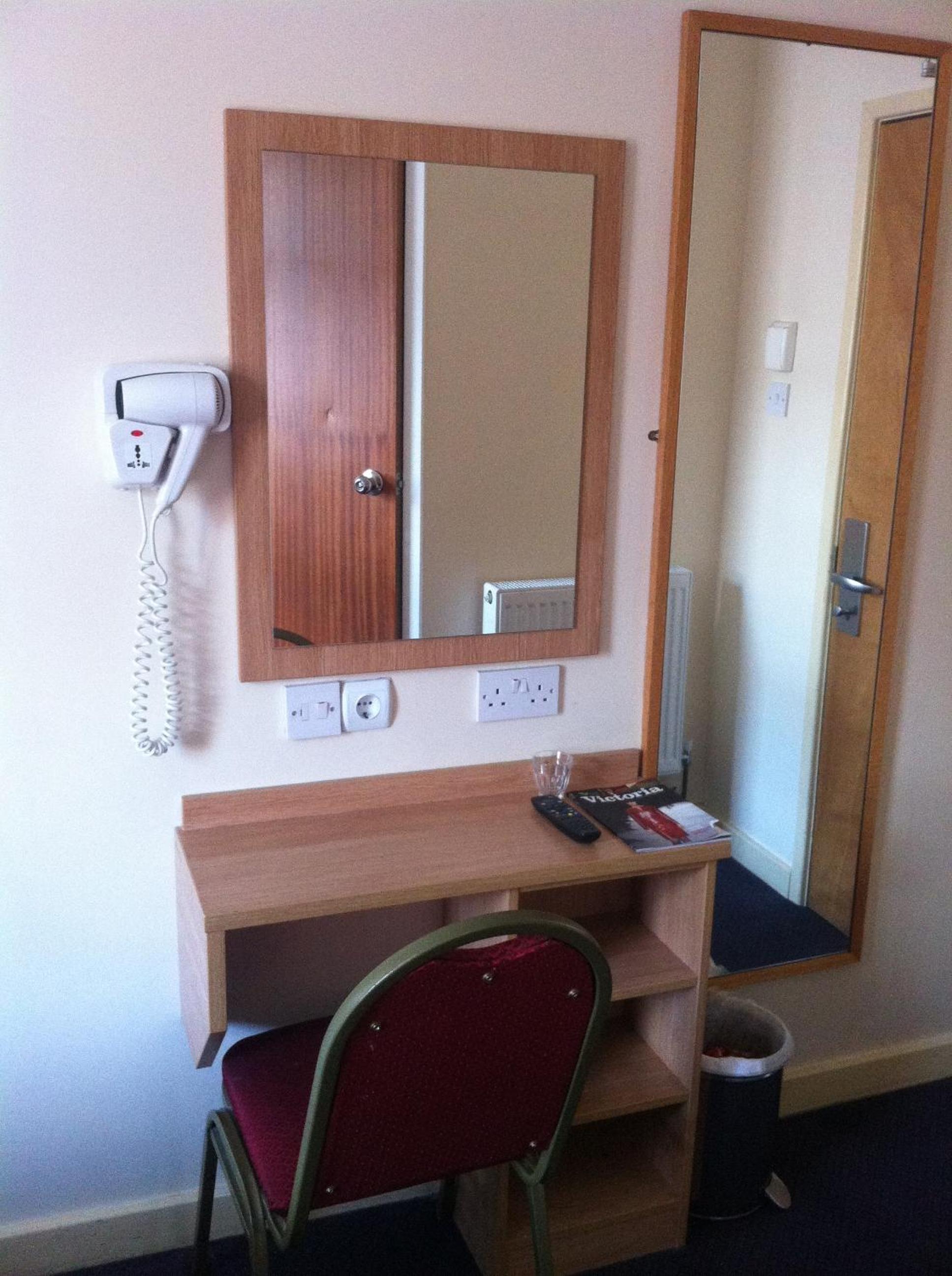 Single Room with private toilet and shower photo 1
