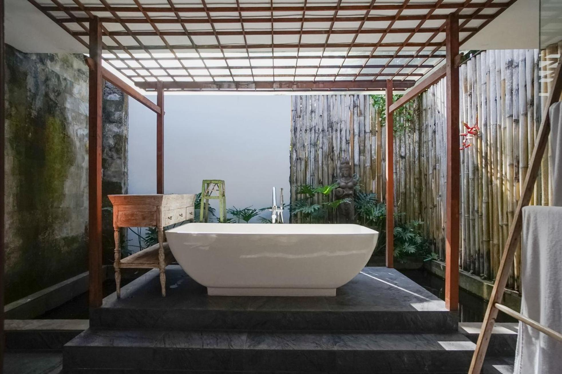 Villa with Private Pool - Photo 7