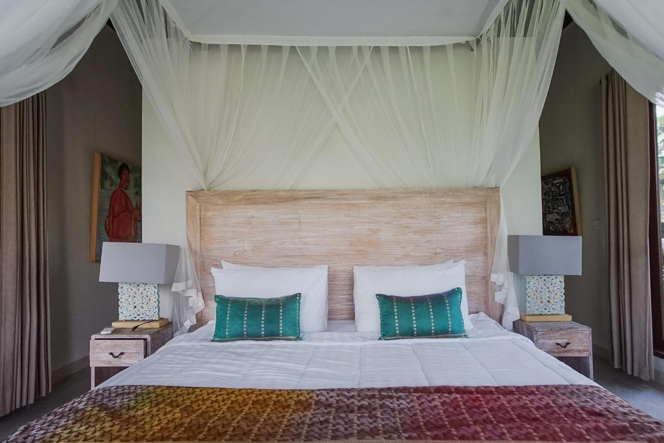 Villa with Private Pool - Photo 3