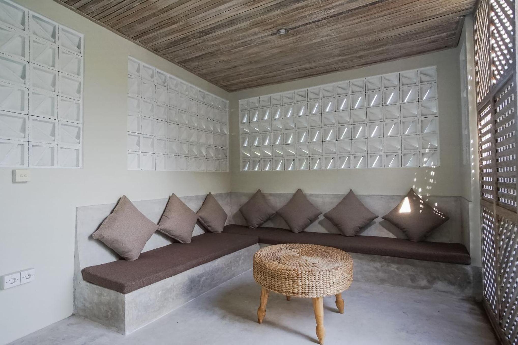 Villa with Private Pool - Photo 14