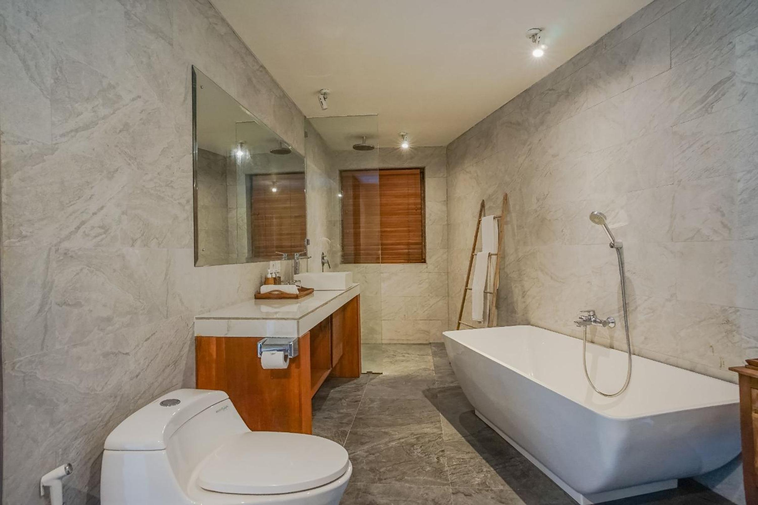 Villa with Private Pool - Photo 23