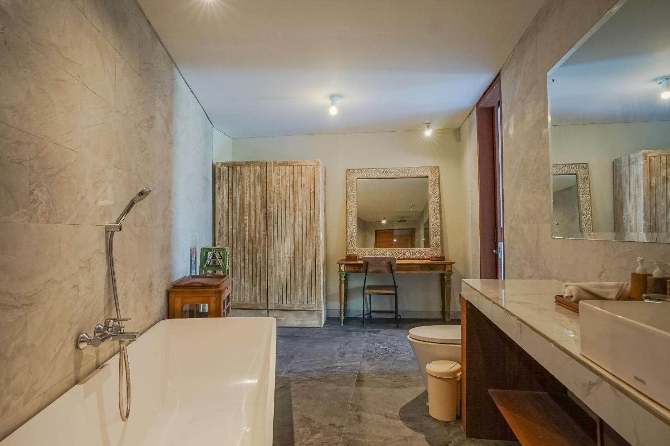 Villa with Private Pool - Photo 22