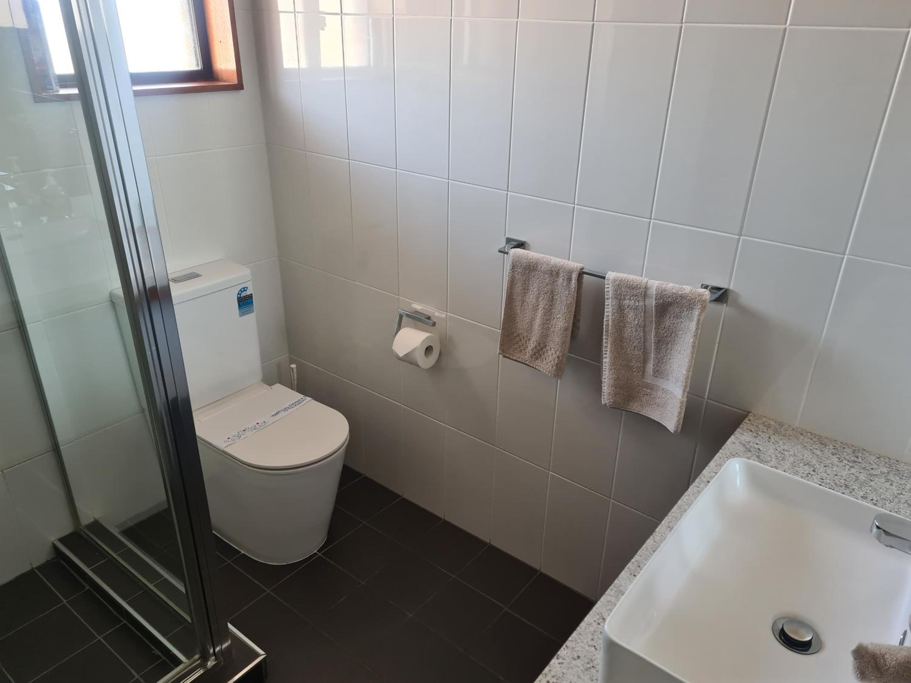 Standard Twin Room - Photo 3
