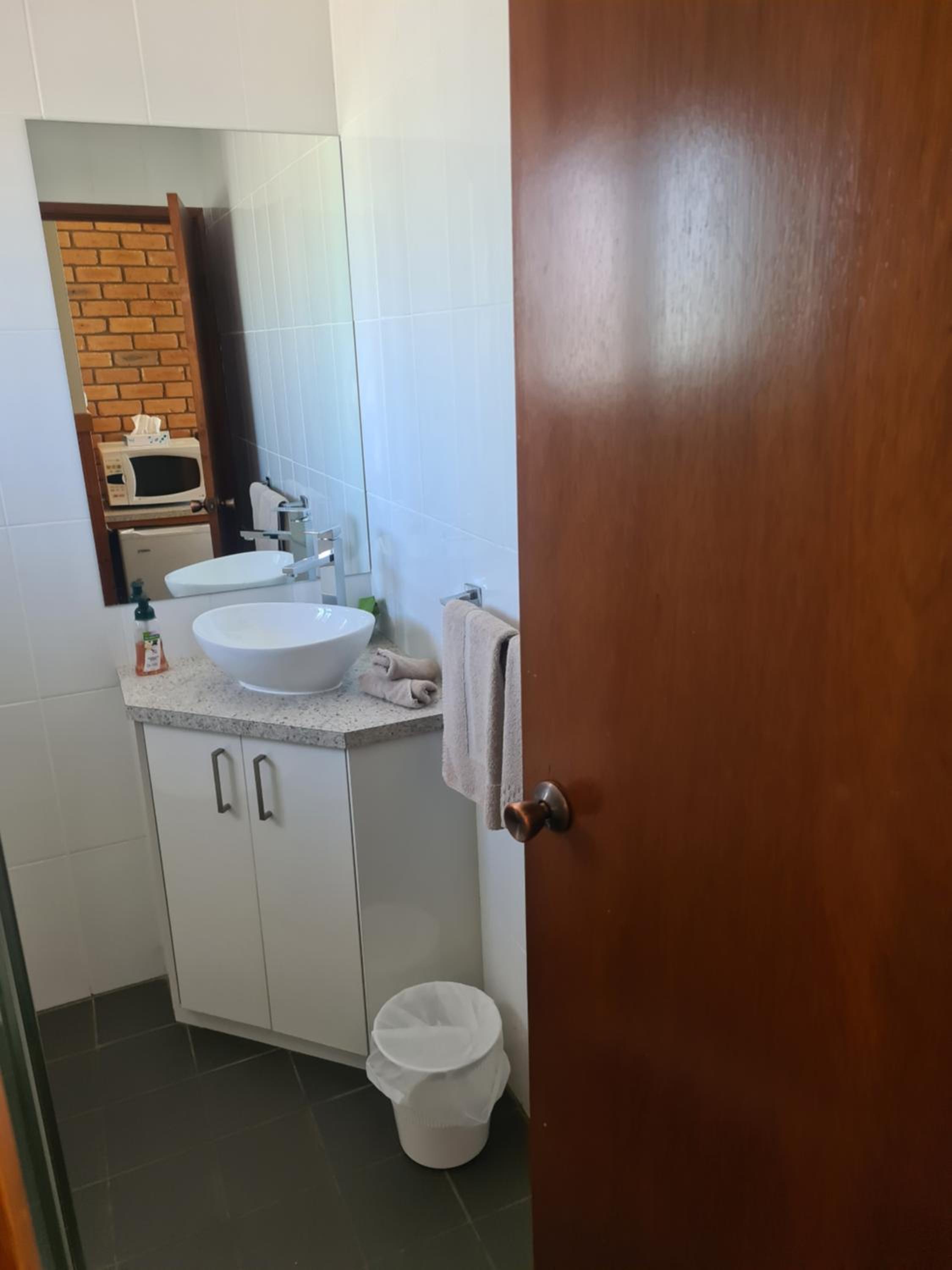 Standard Twin Room - Photo 2