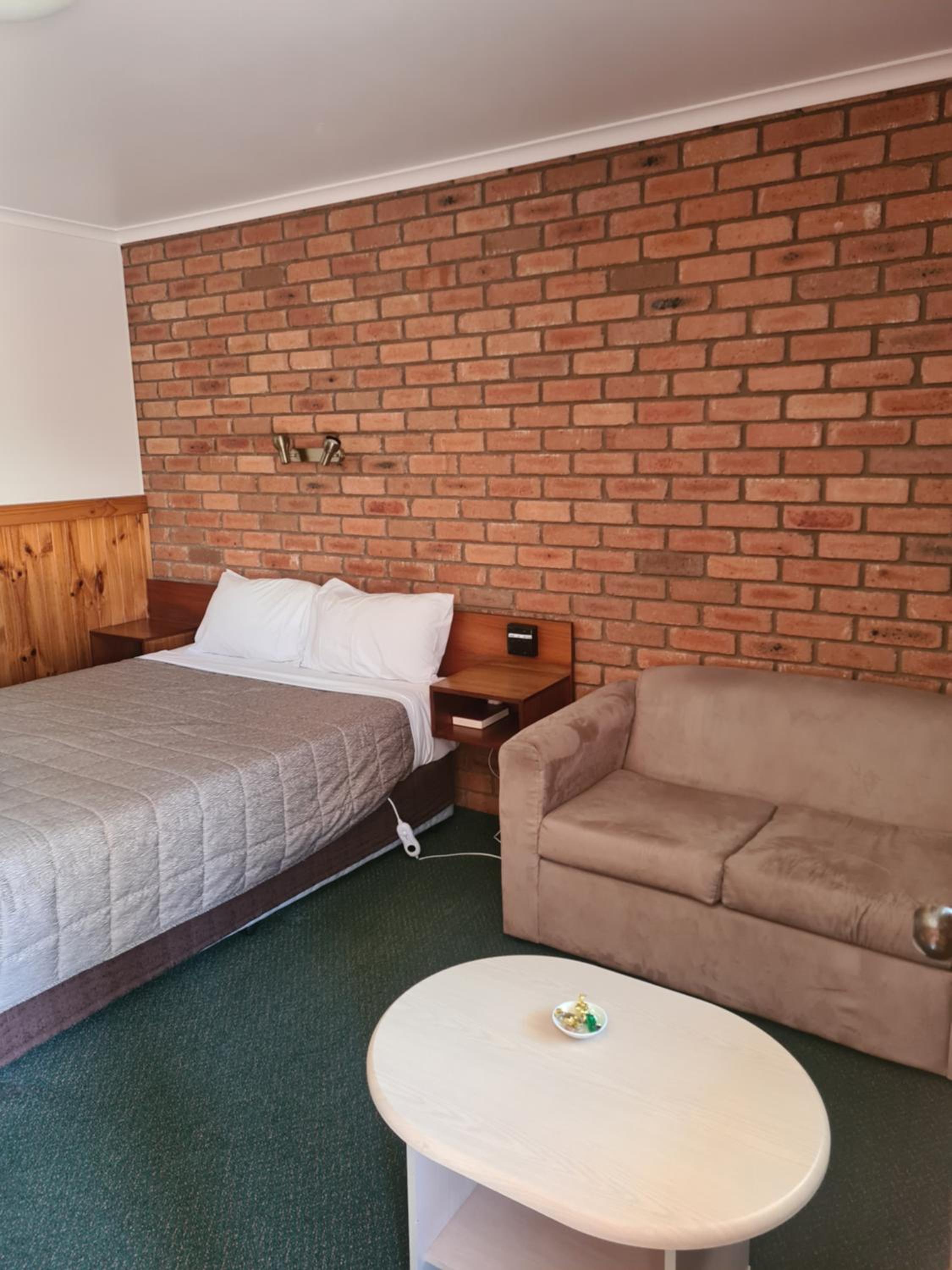 Queen Room - Photo 1