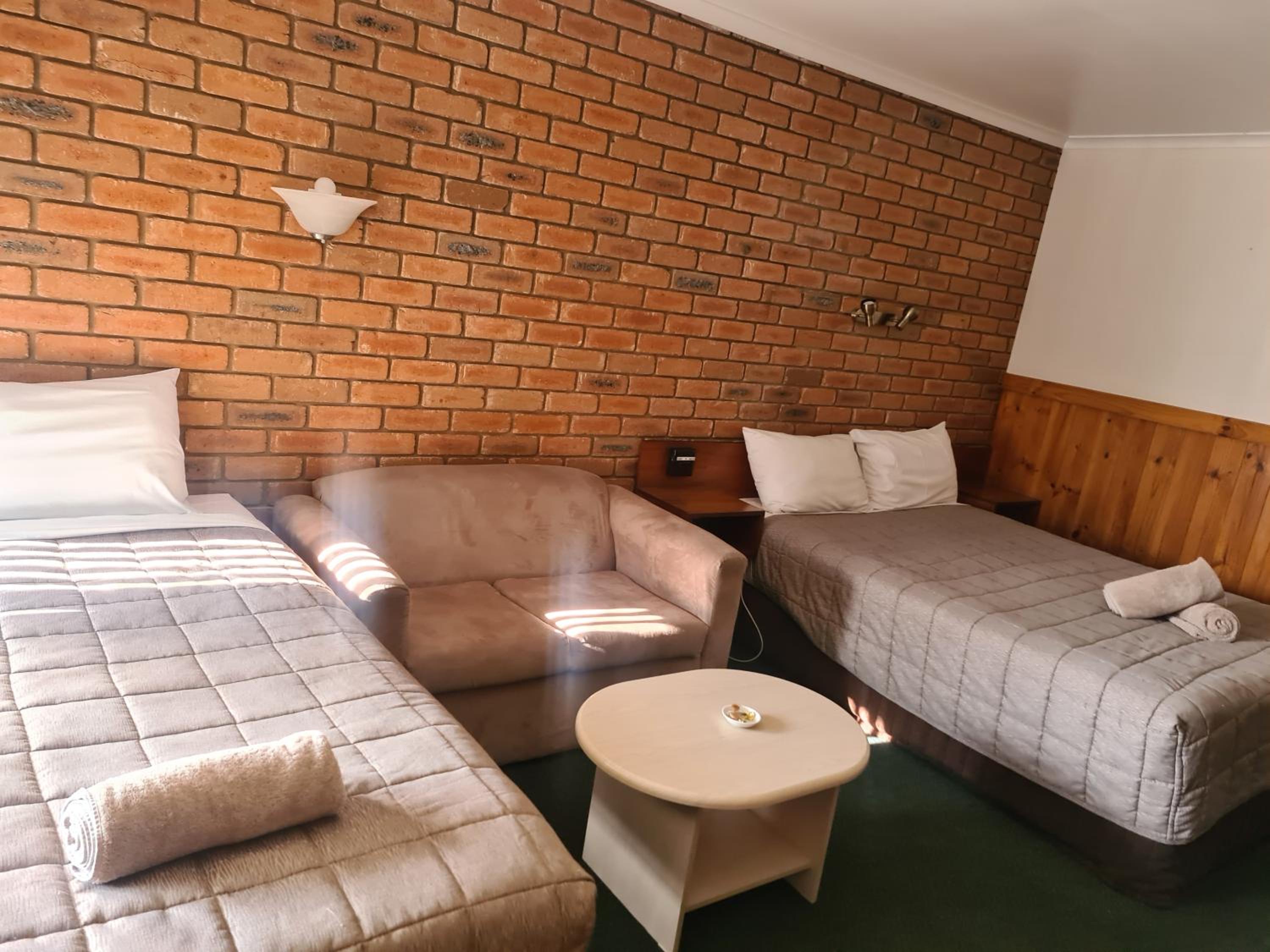 Standard Twin Room - Photo 6