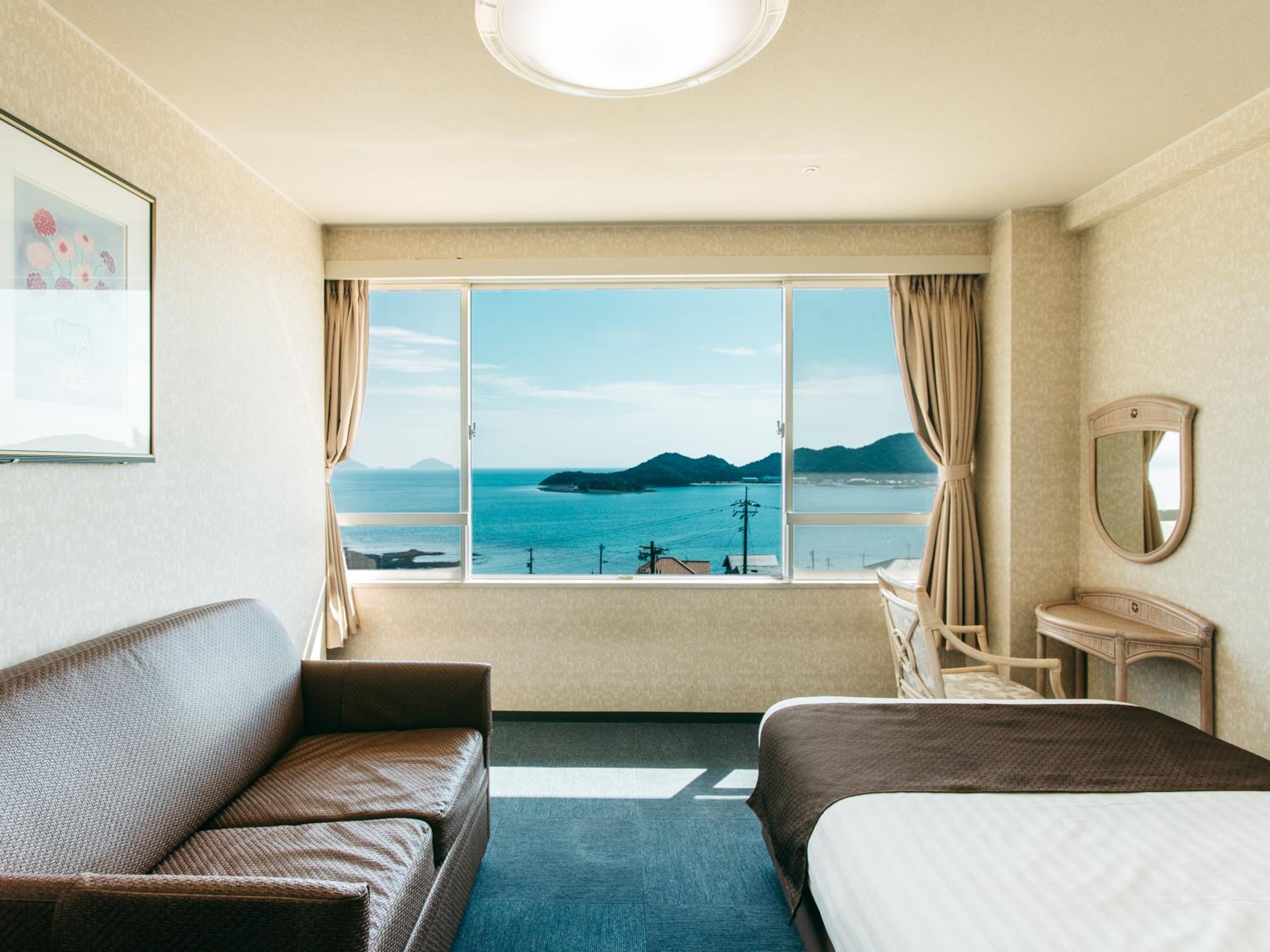 Semi Double Room (With Private Bath) photo 2