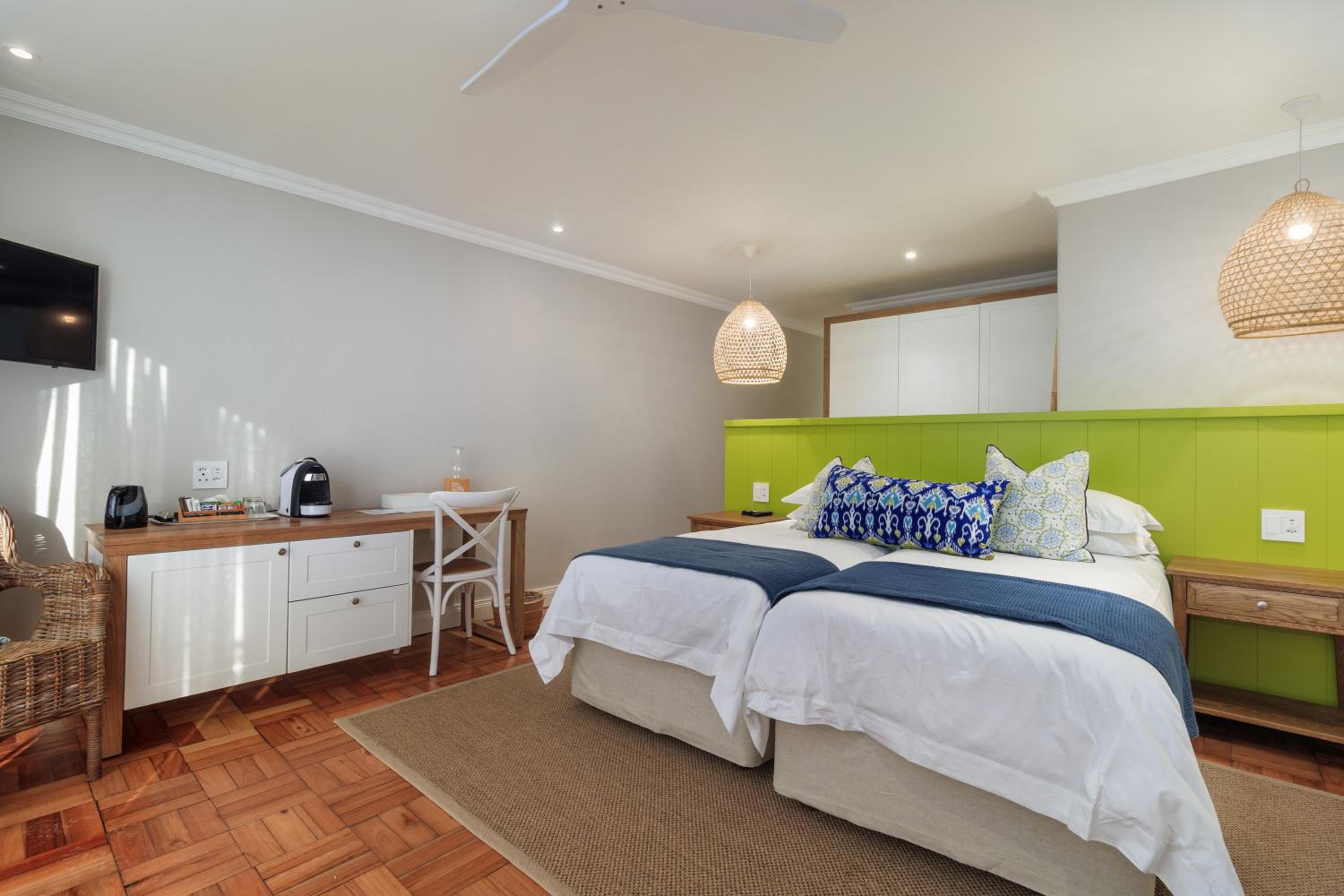 Standard Twin Room with Sea View