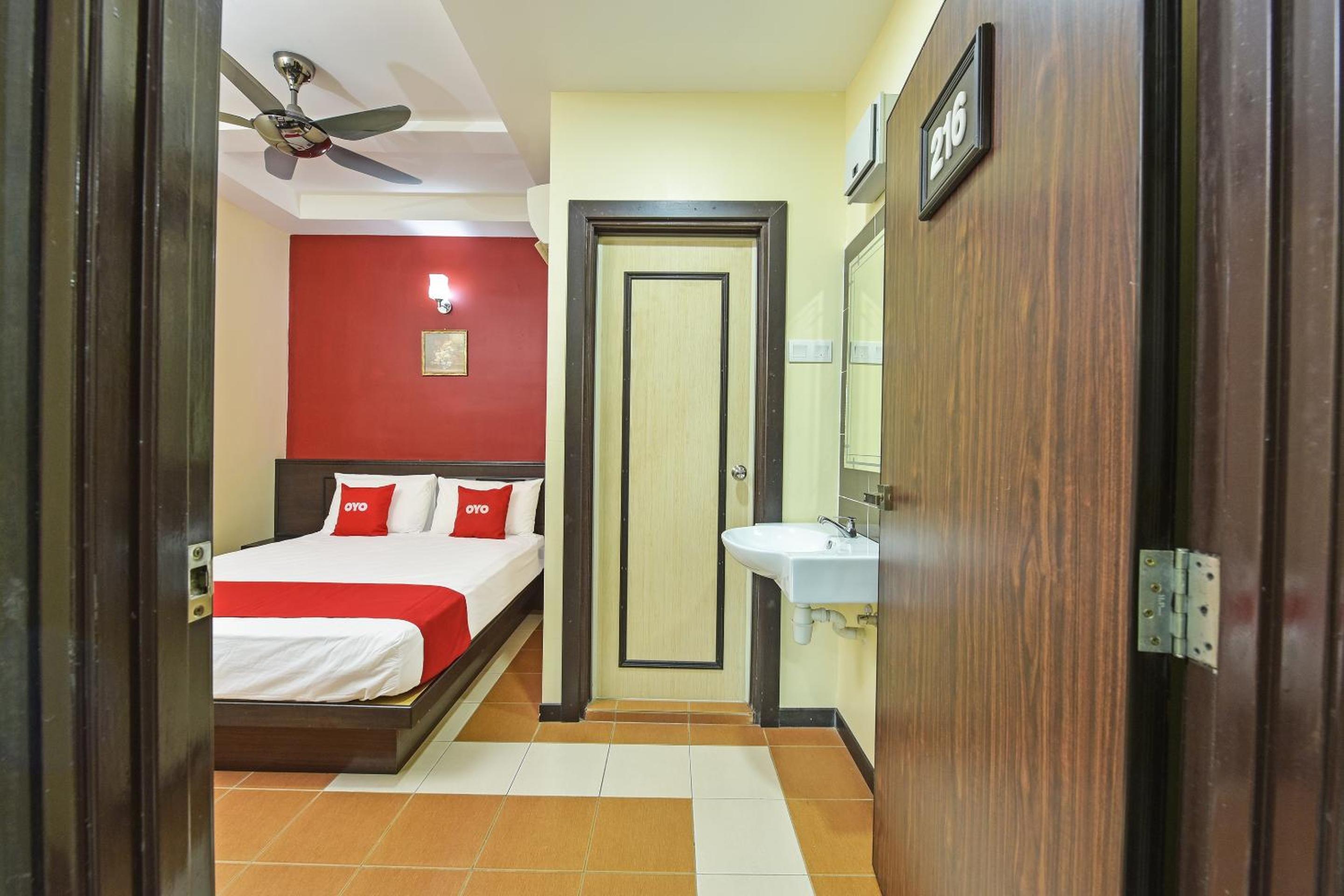 Deluxe Queen Room - Photo 2