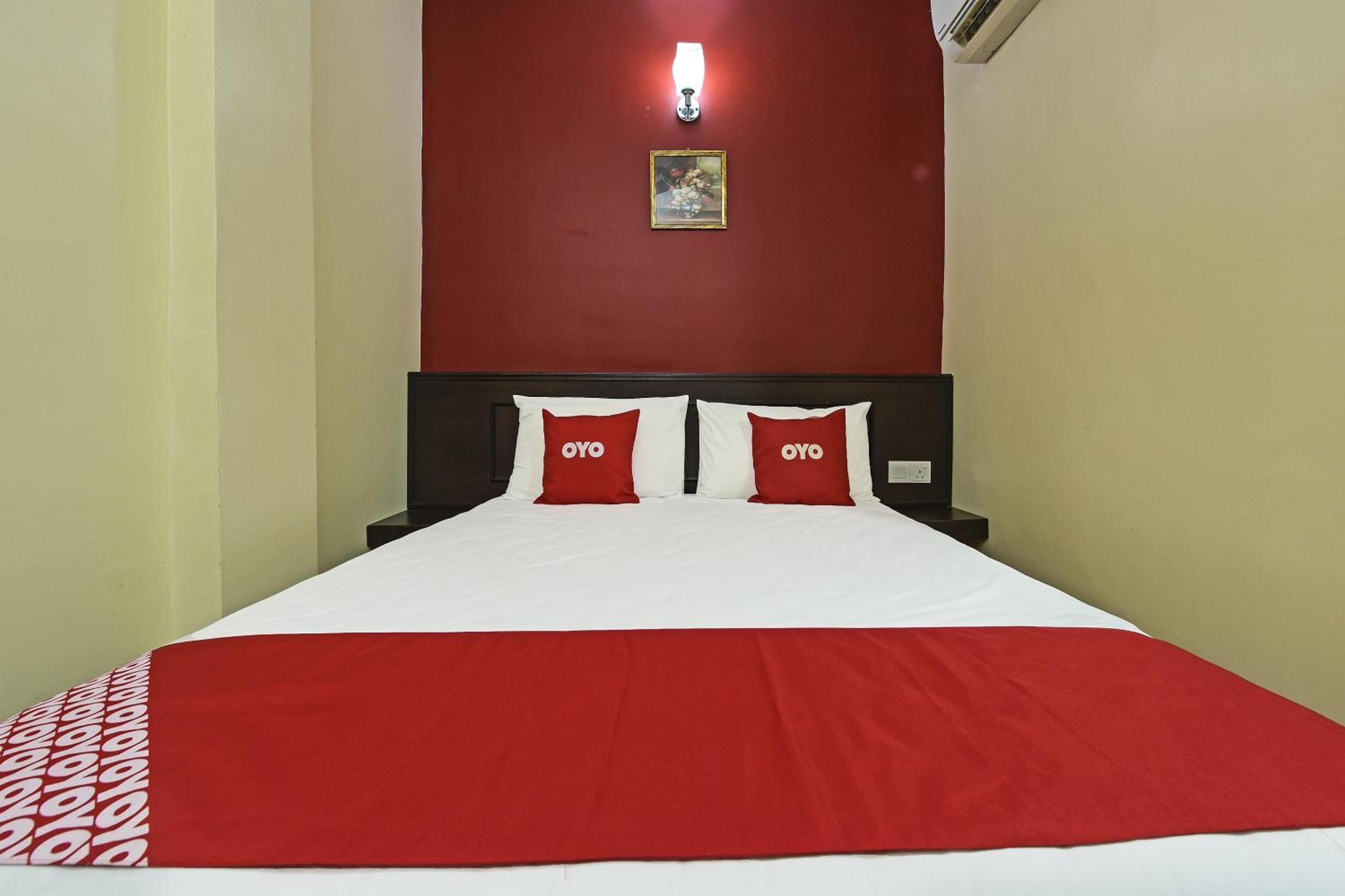 Deluxe Queen Room - Photo 4