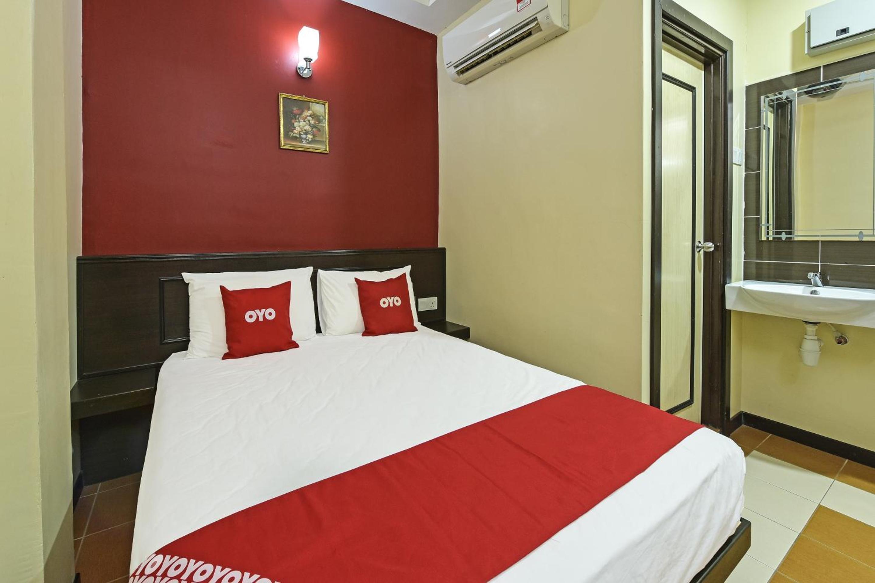 Deluxe Queen Room - Photo 3