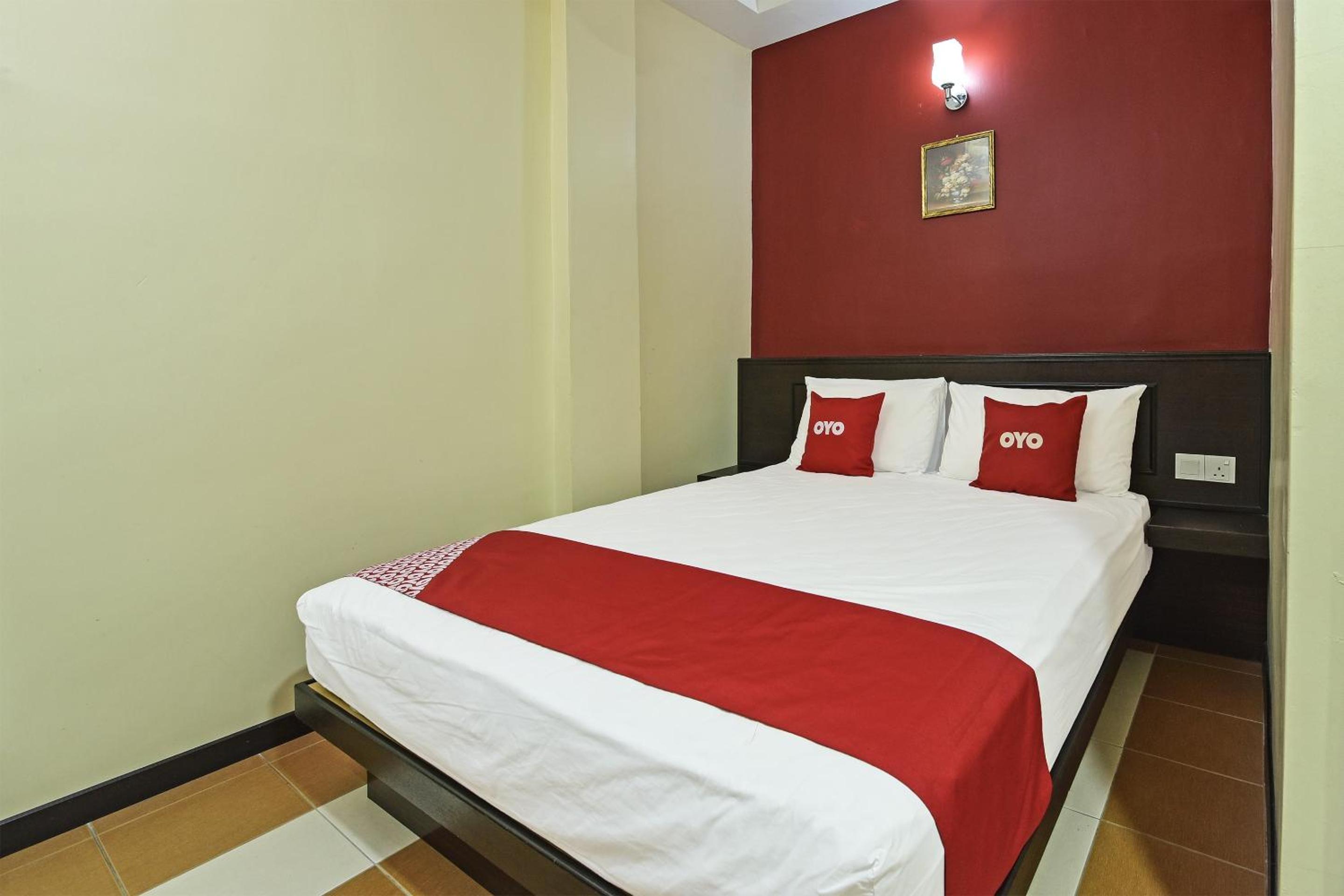 Deluxe Queen Room - Photo 5