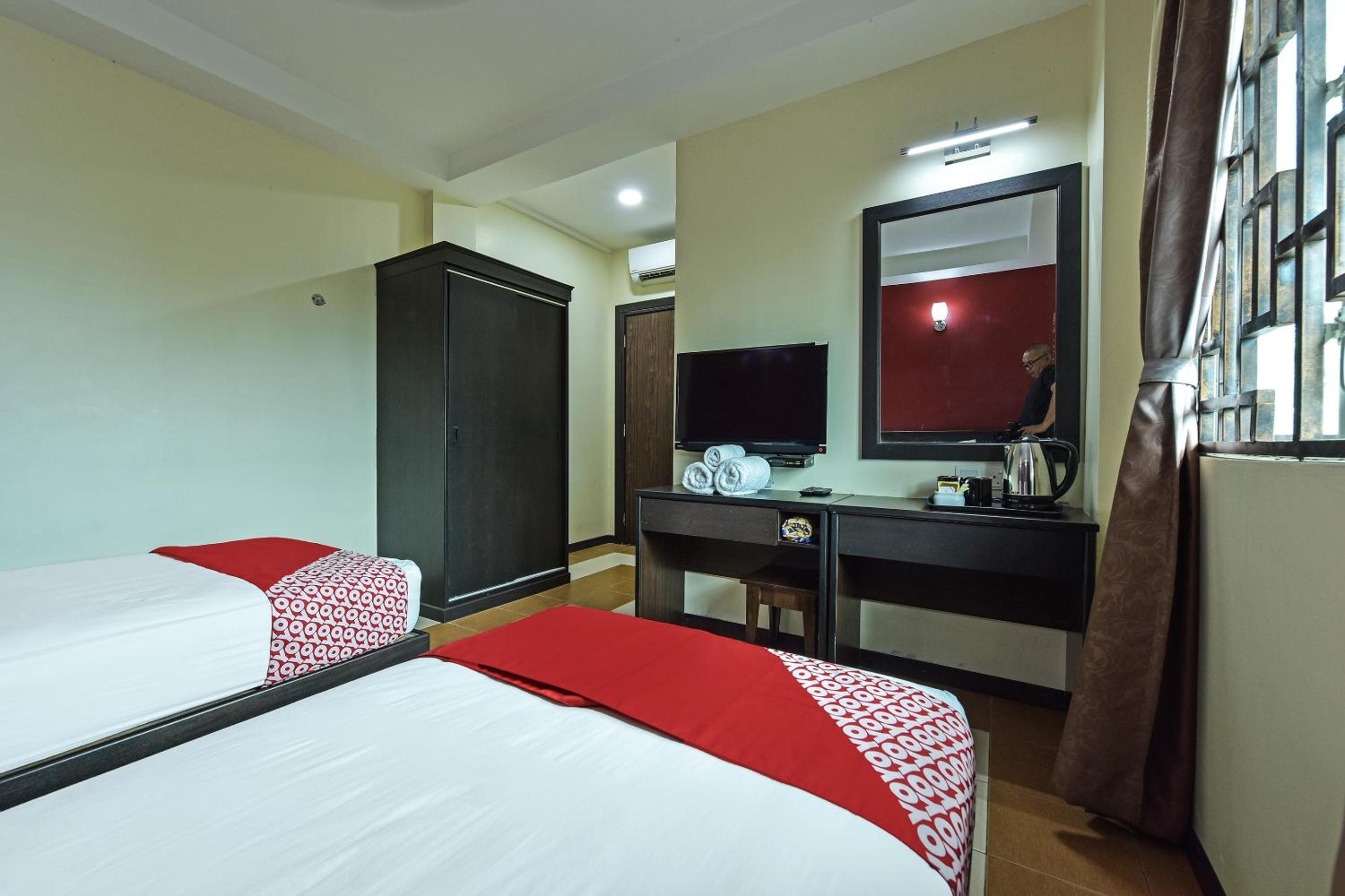 Executive Suite - Photo 3