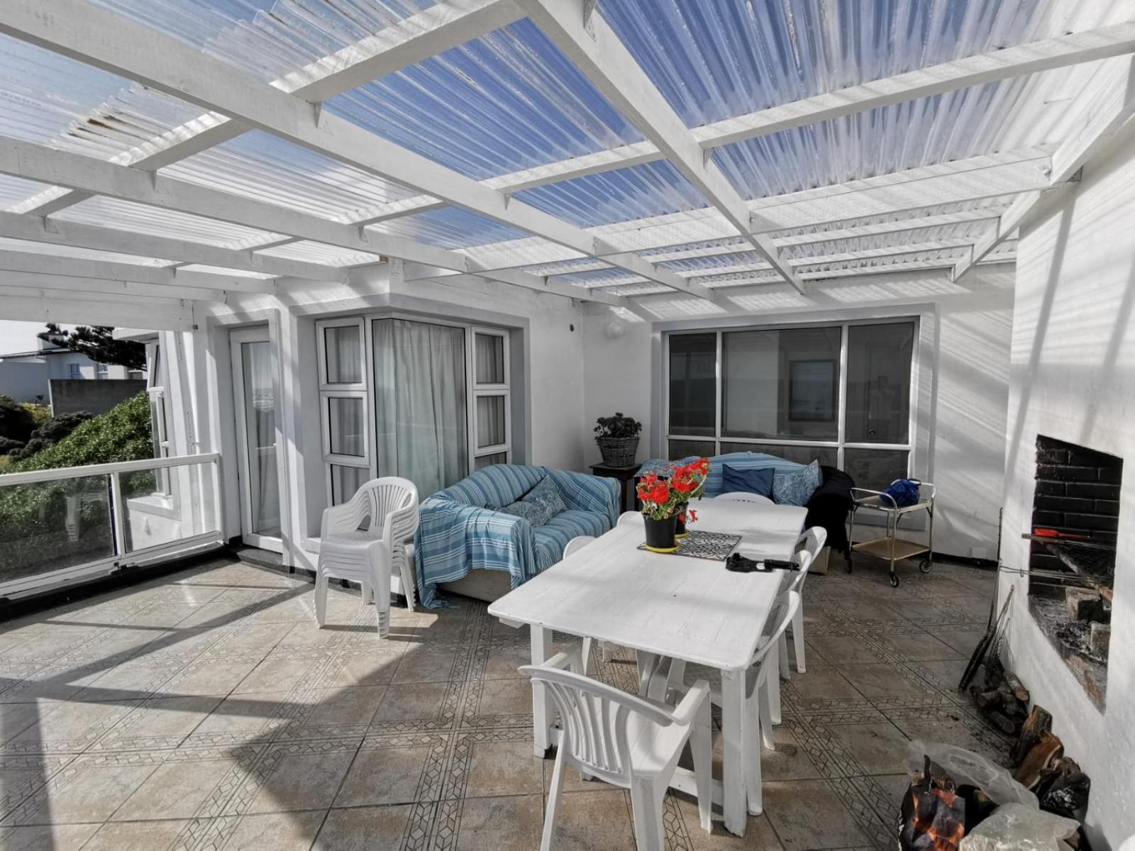 Five-Bedroom House - Photo 13