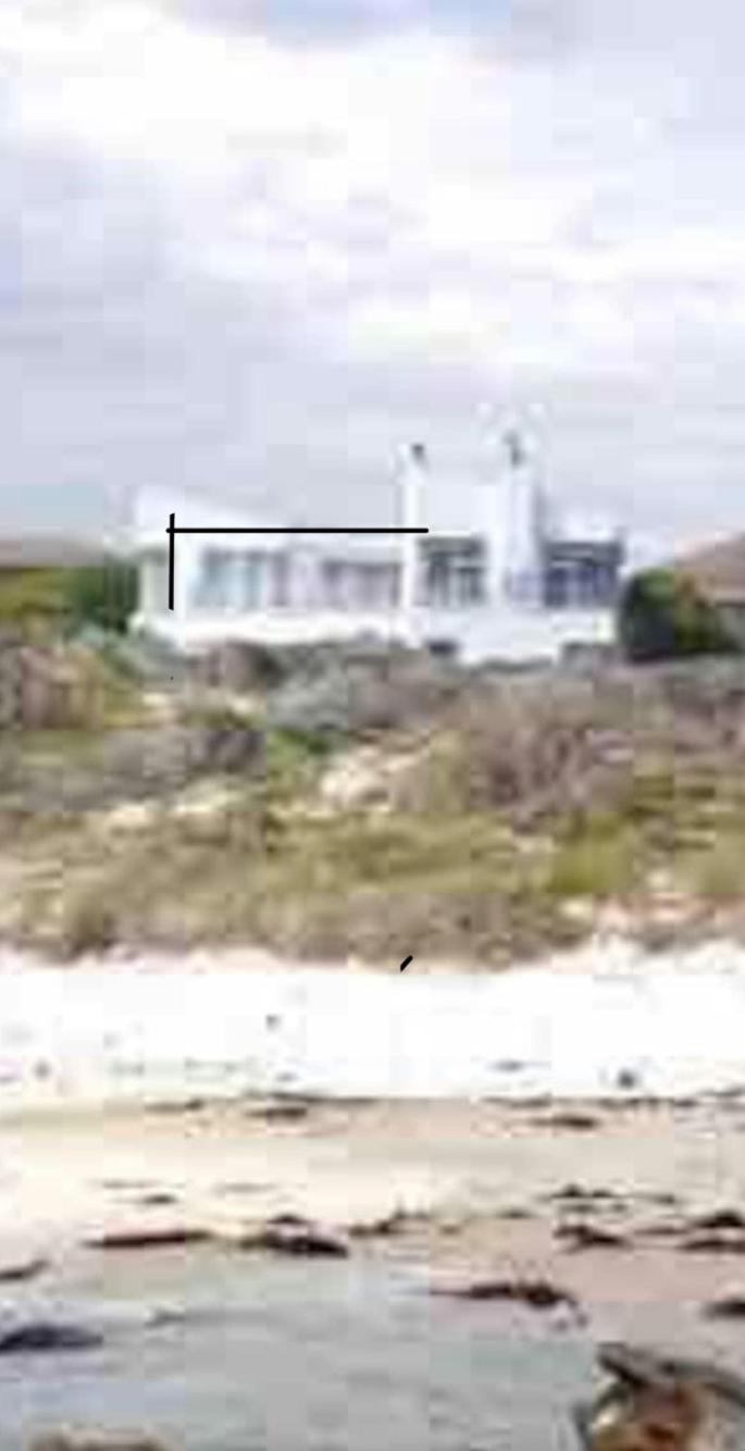 Five-Bedroom House - Photo 11