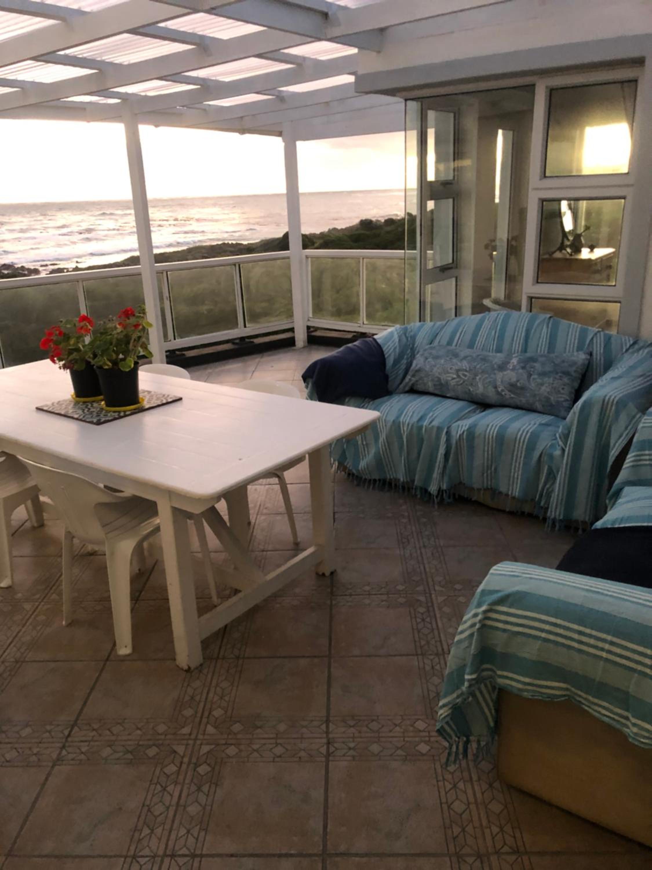 Five-Bedroom House - Photo 7