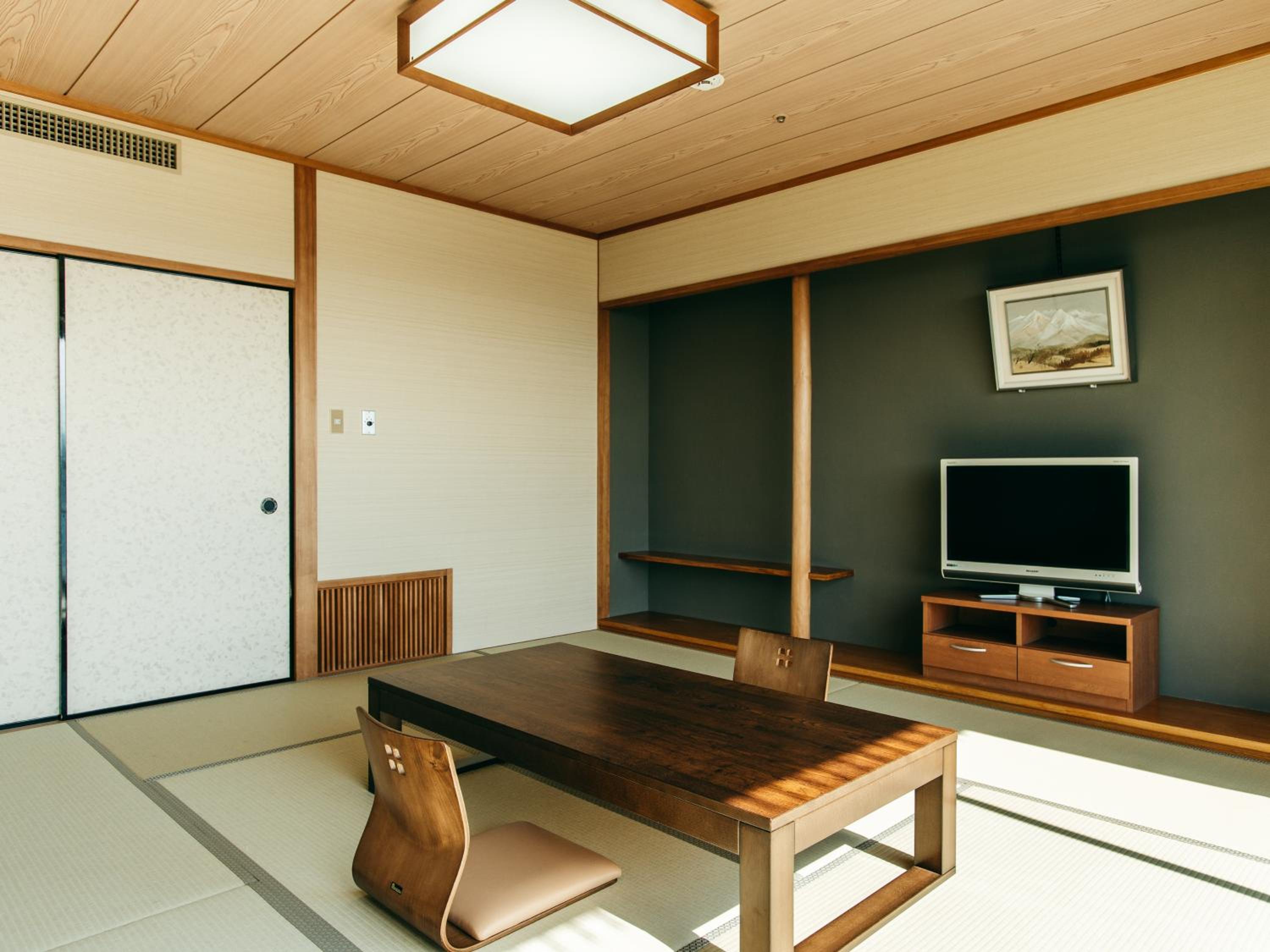 Japanese-style Room with 8 Tatami (MAX 5 Adults)