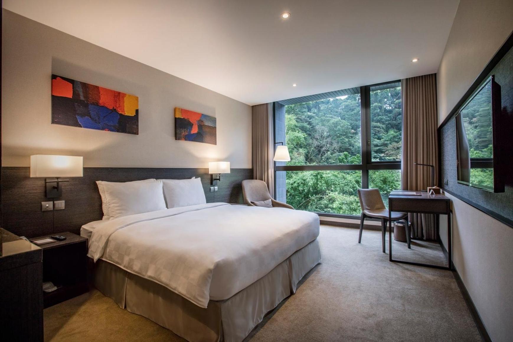 Deluxe Double Room with Mountain View - High Floor