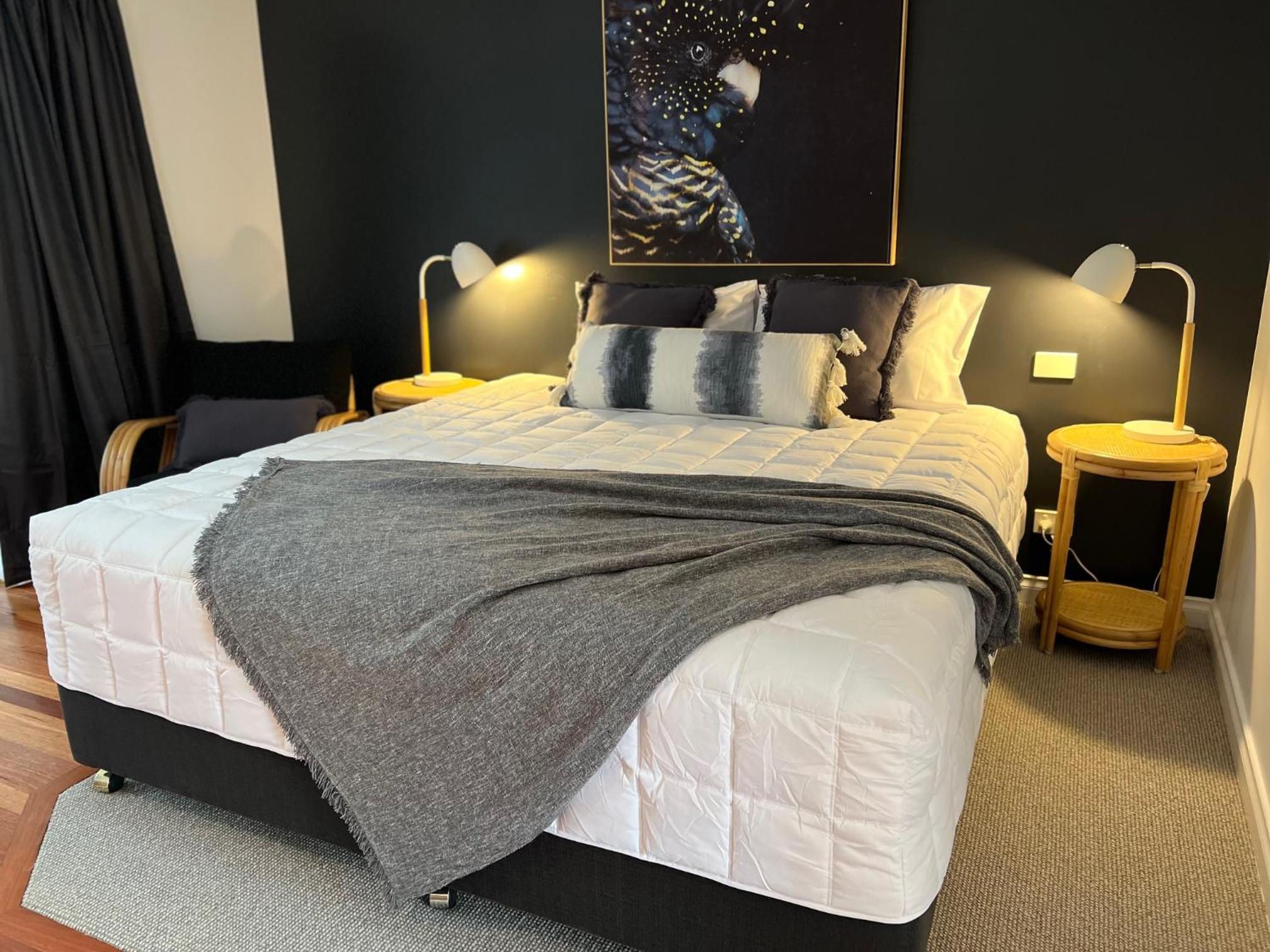 Deluxe King Room - Photo 1