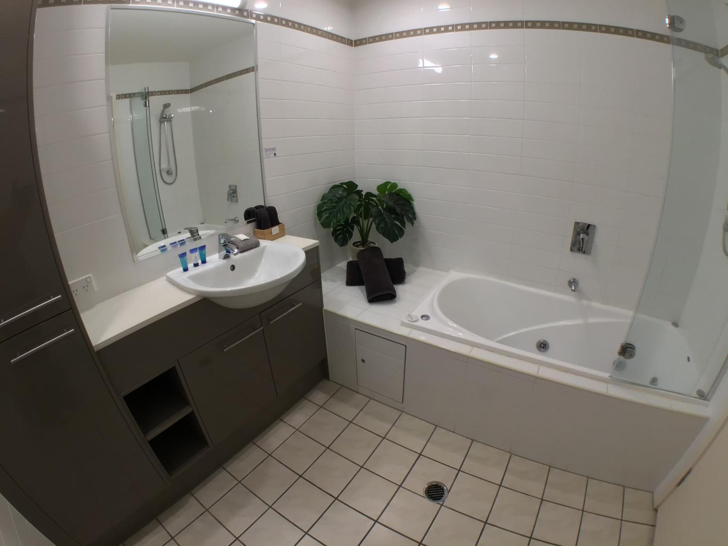 Two Bedroom Deluxe Apartment with Water Views  photo 2