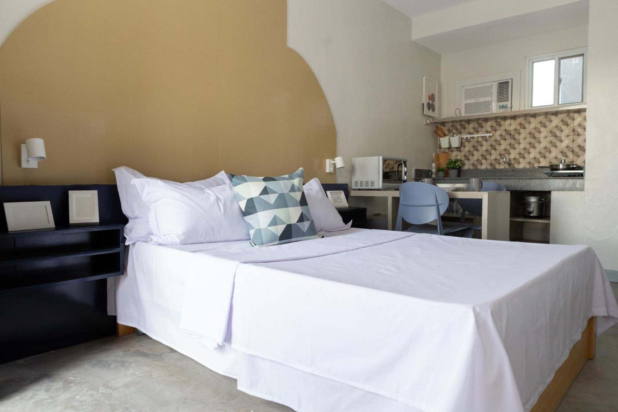 Studio Apartment - Photo 1