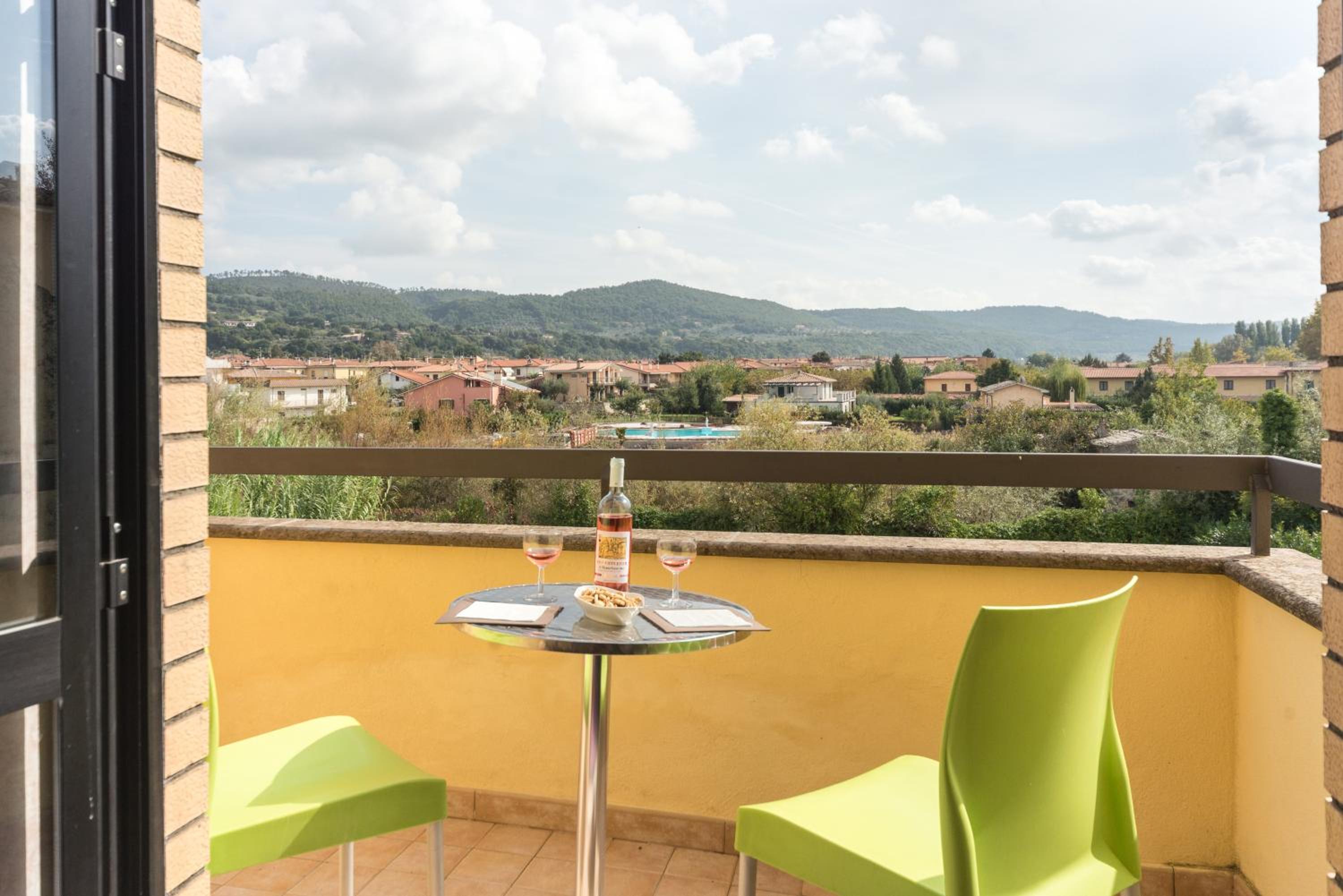Double or Twin Room with Balcony - Photo 4