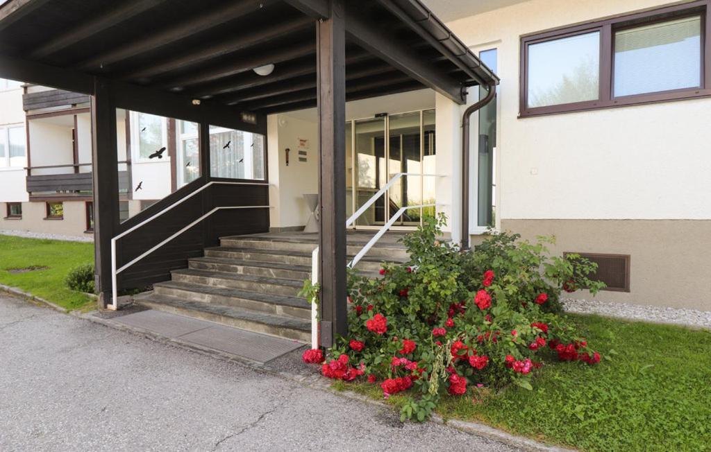 Apartment with Balcony photo 3