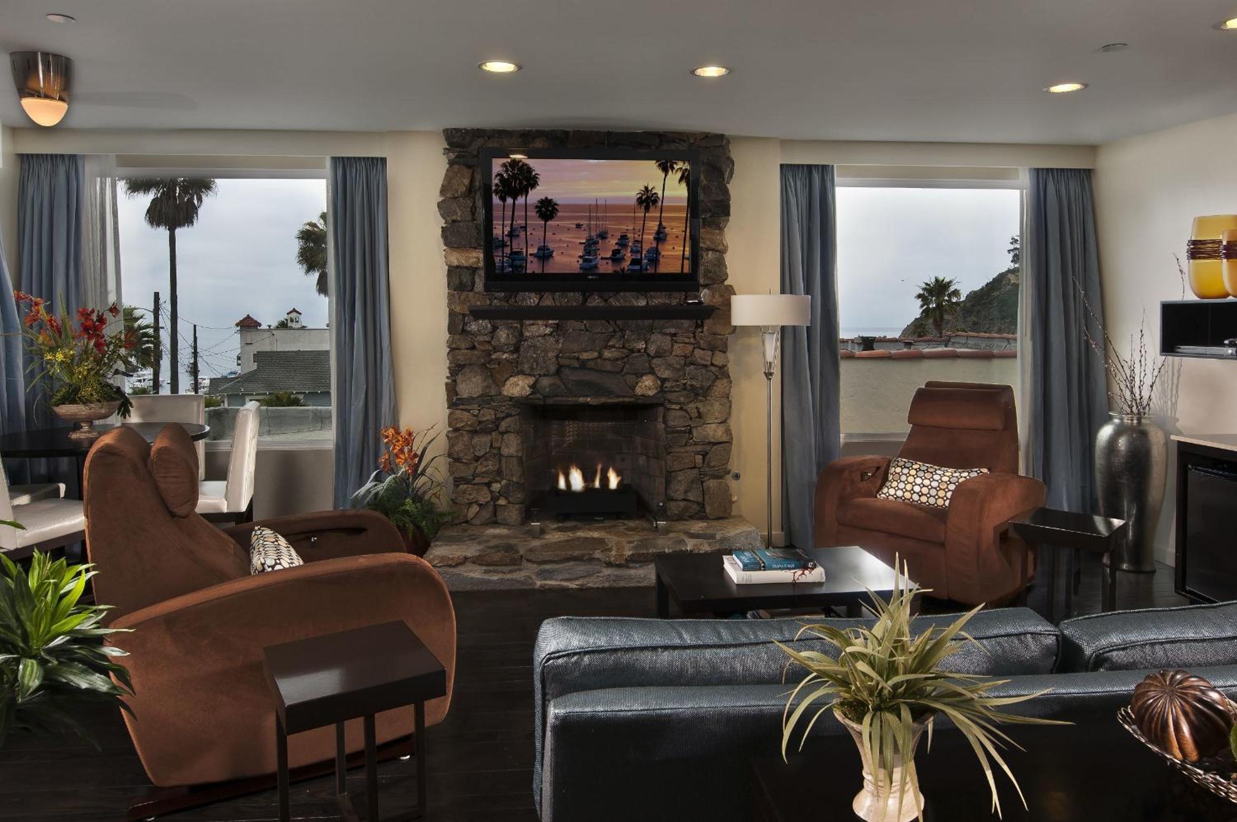 King Suite with Sofa Bed - Photo 4