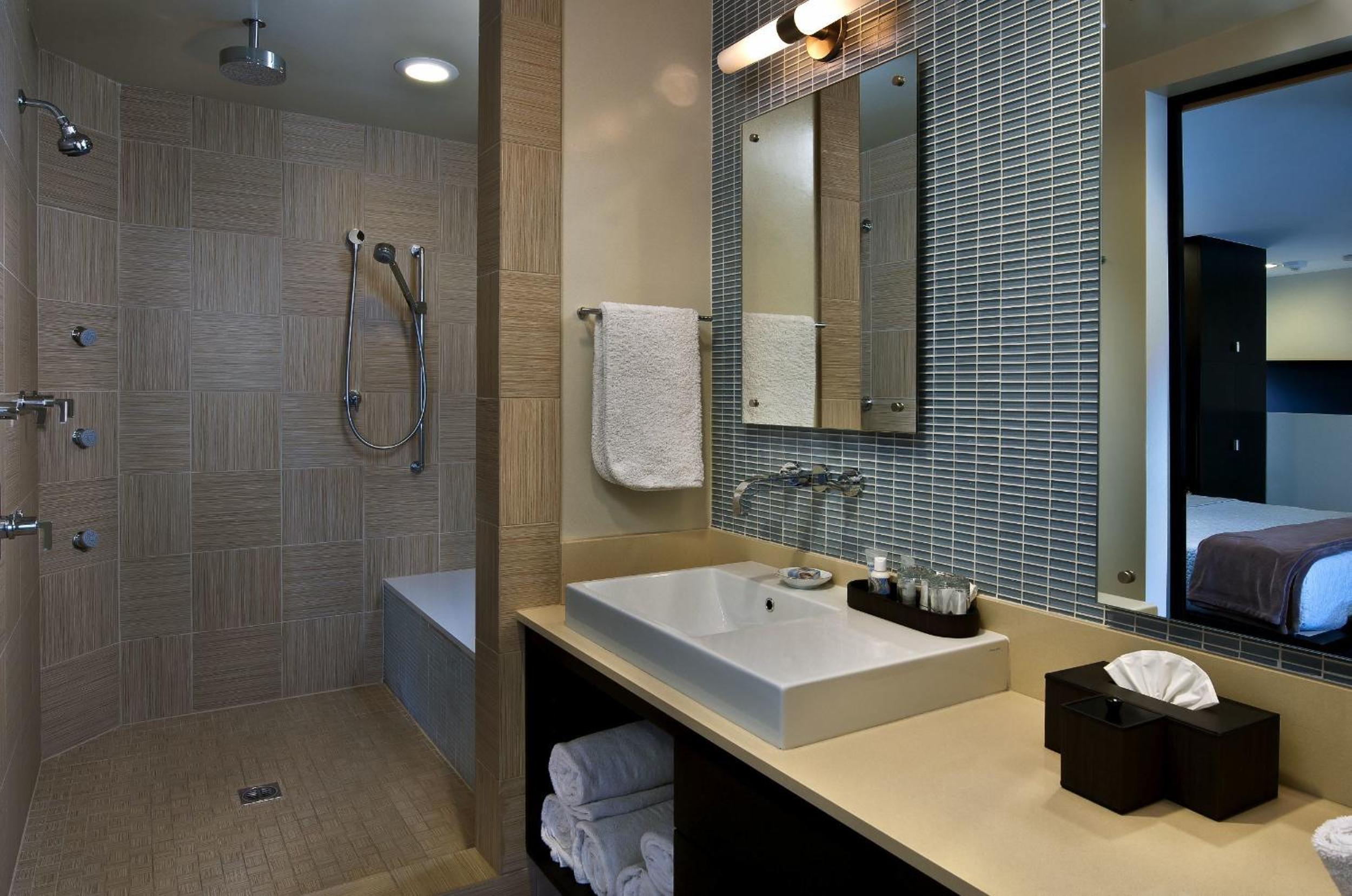 King Suite with Sofa Bed - Photo 5