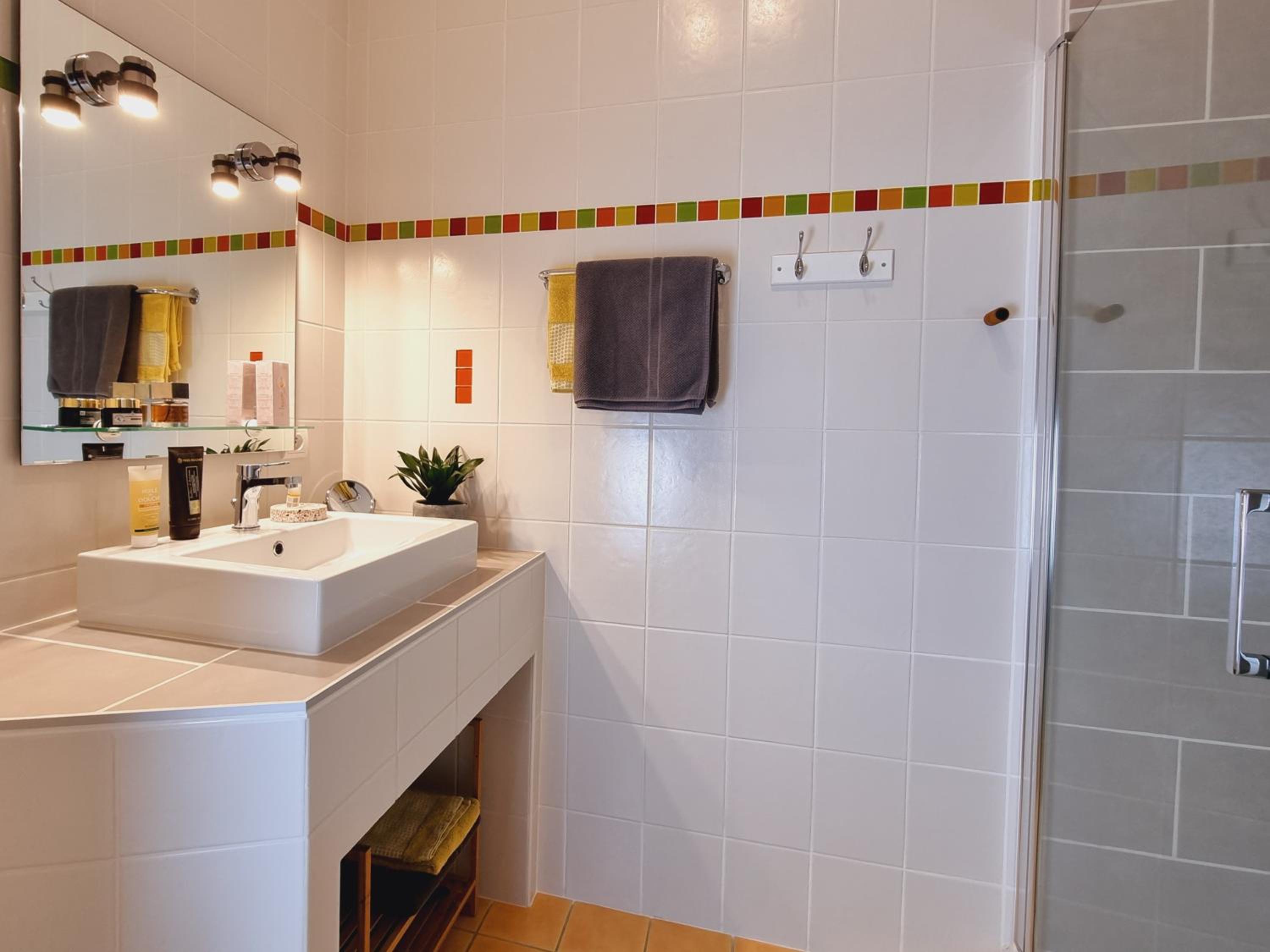 Deluxe Double Room with Side Sea View photo 3