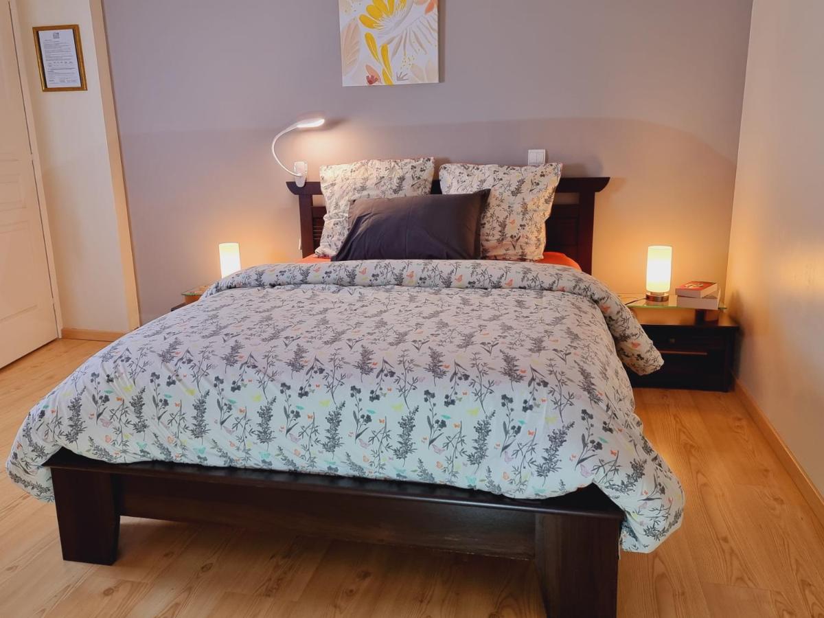 Deluxe Double Room with Side Sea View photo 2