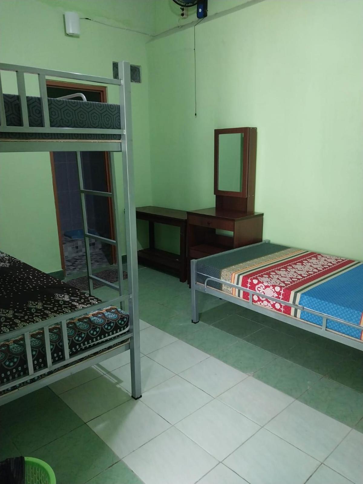 Double Room with Private Bathroom - Photo 9