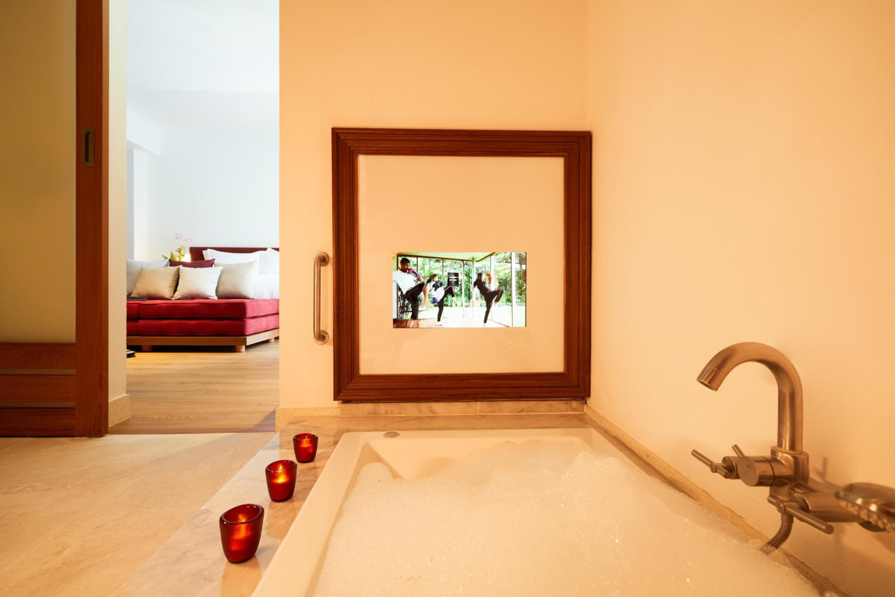 Pool Access Jacucci Suite - Minimum age:  12 years old - Photo 3