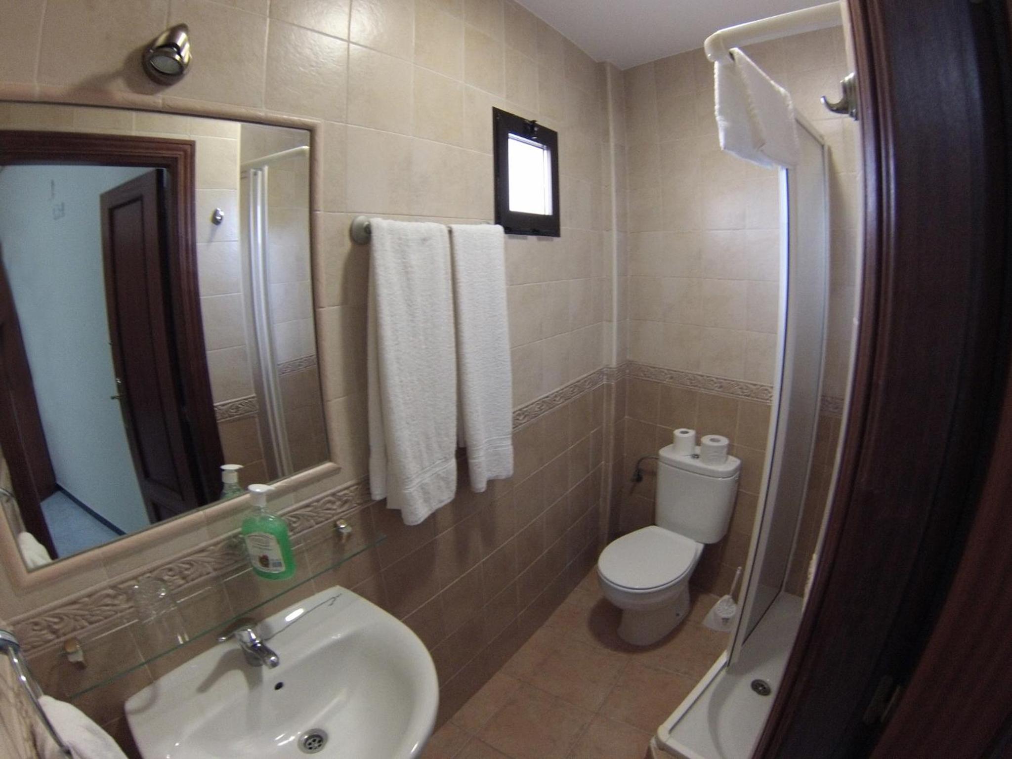 Budget Twin Room photo 3