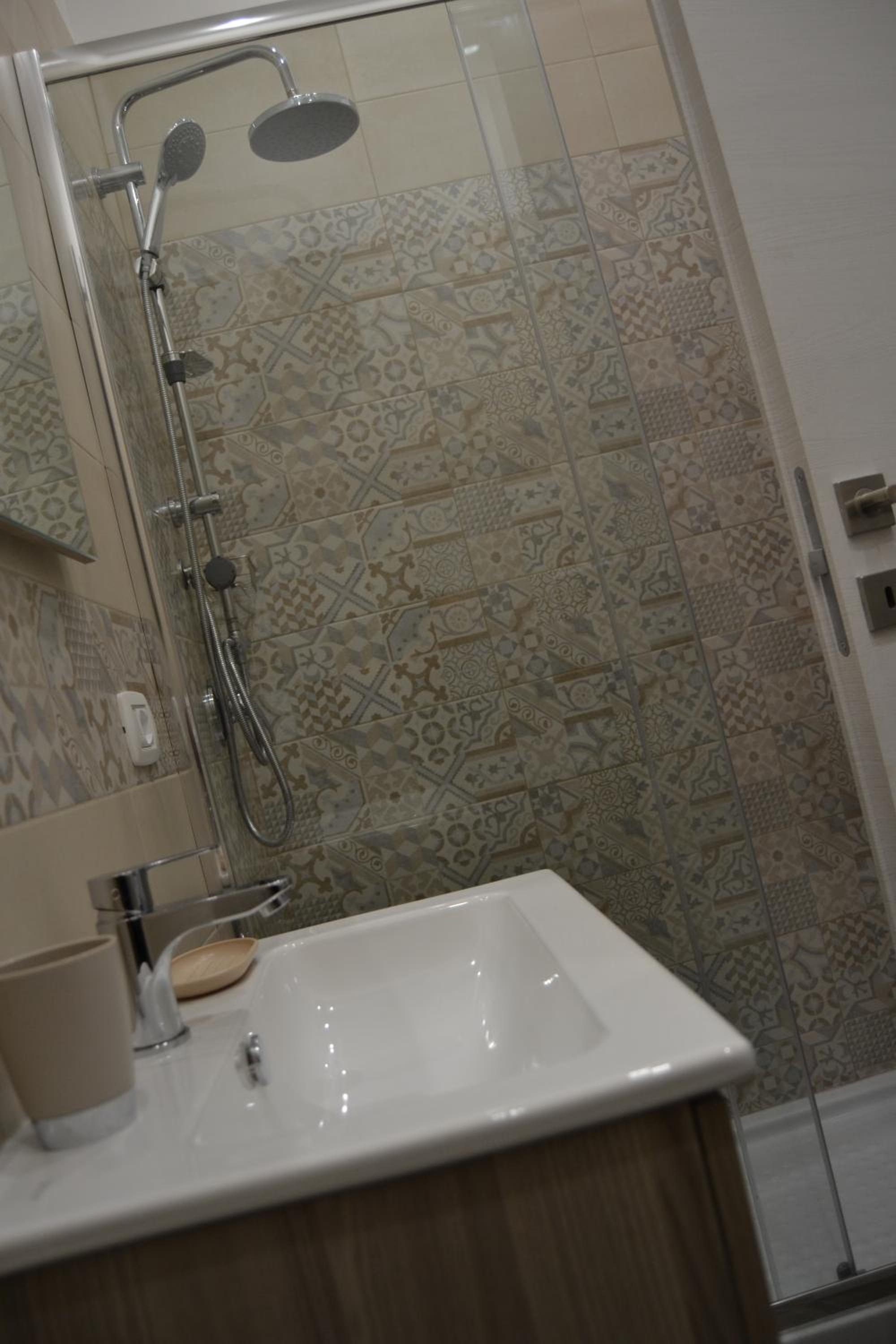 Standard King Room - Photo 2