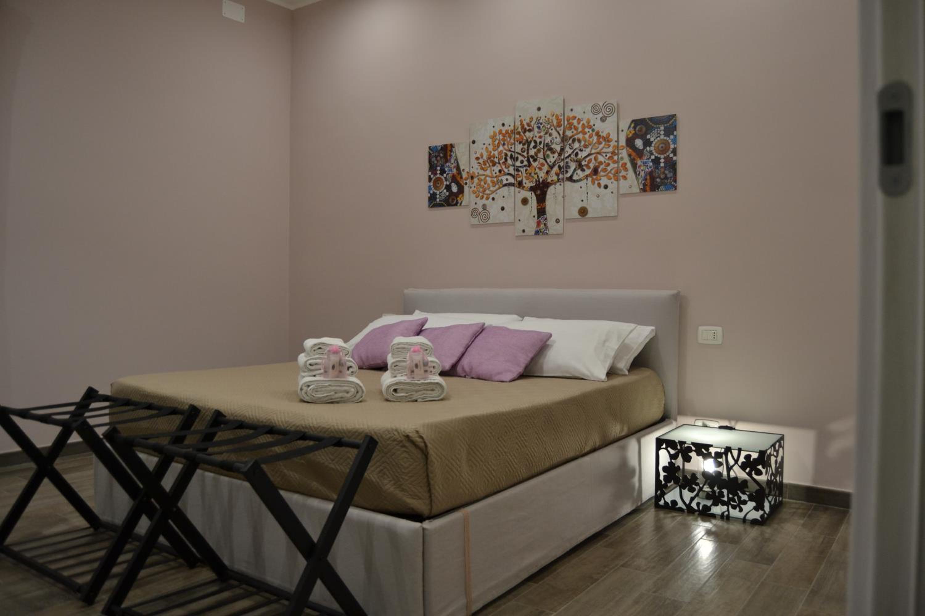 Deluxe King Room - Photo 34