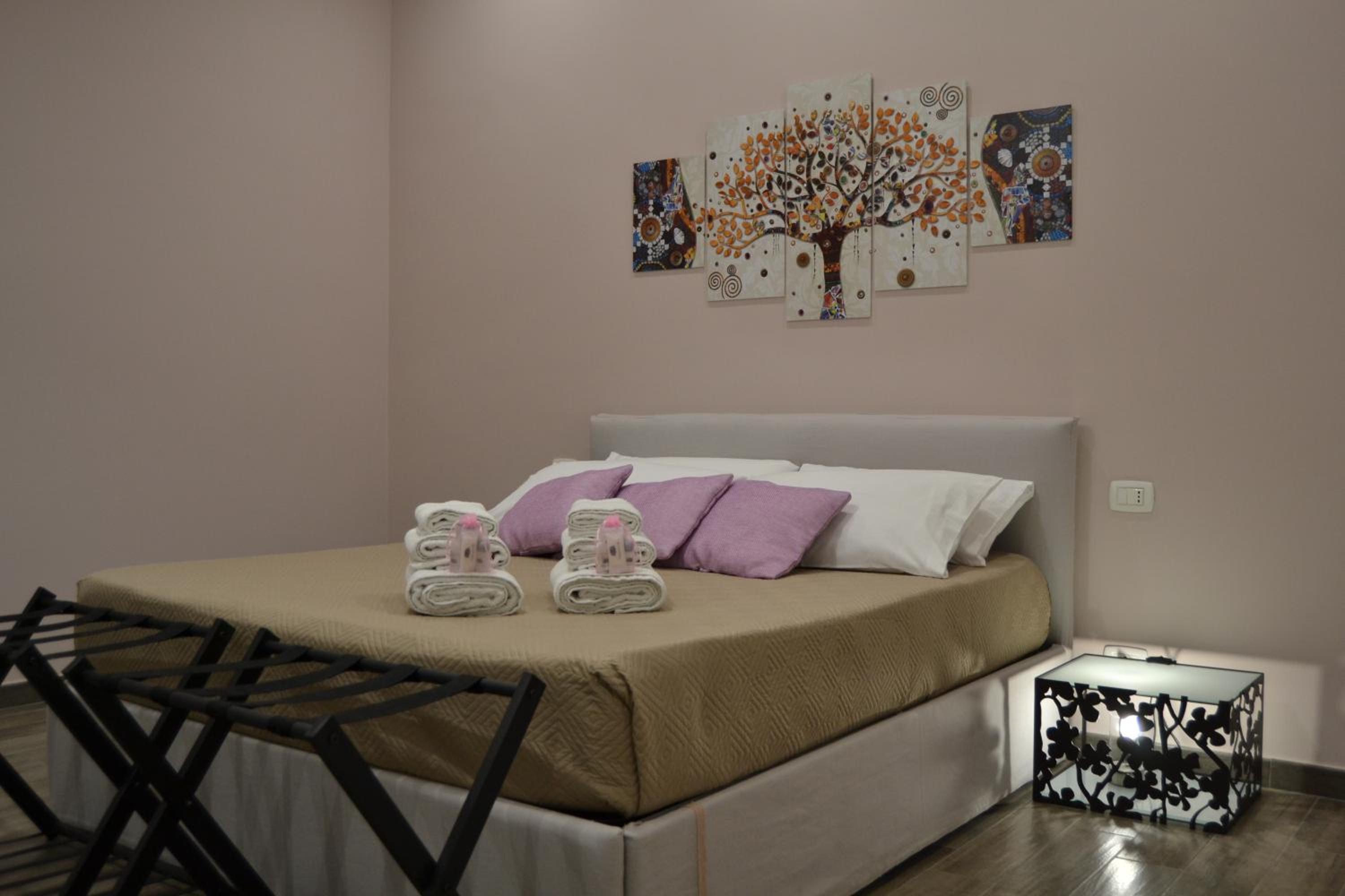 Deluxe King Room - Photo 5