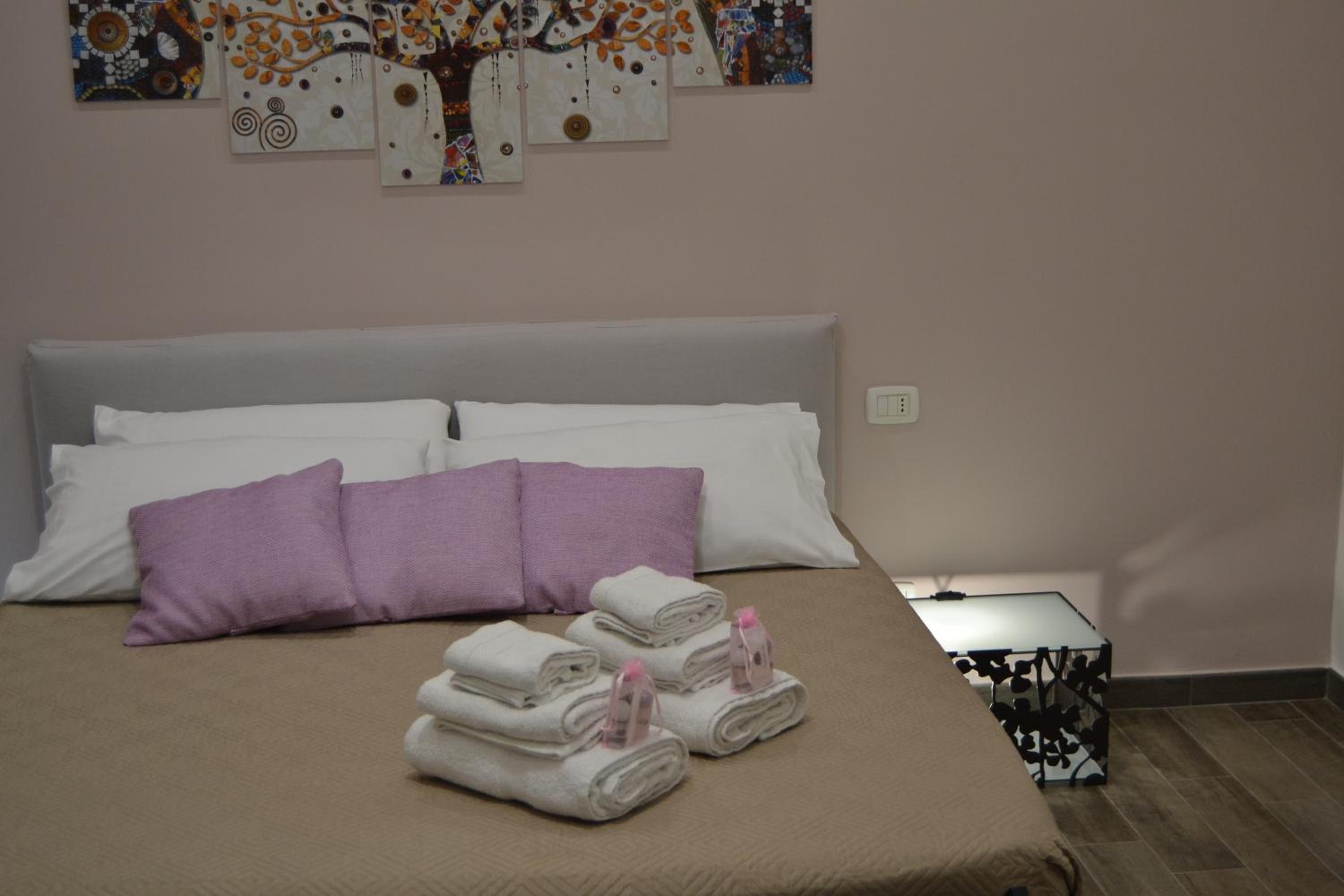 Deluxe King Room - Photo 6