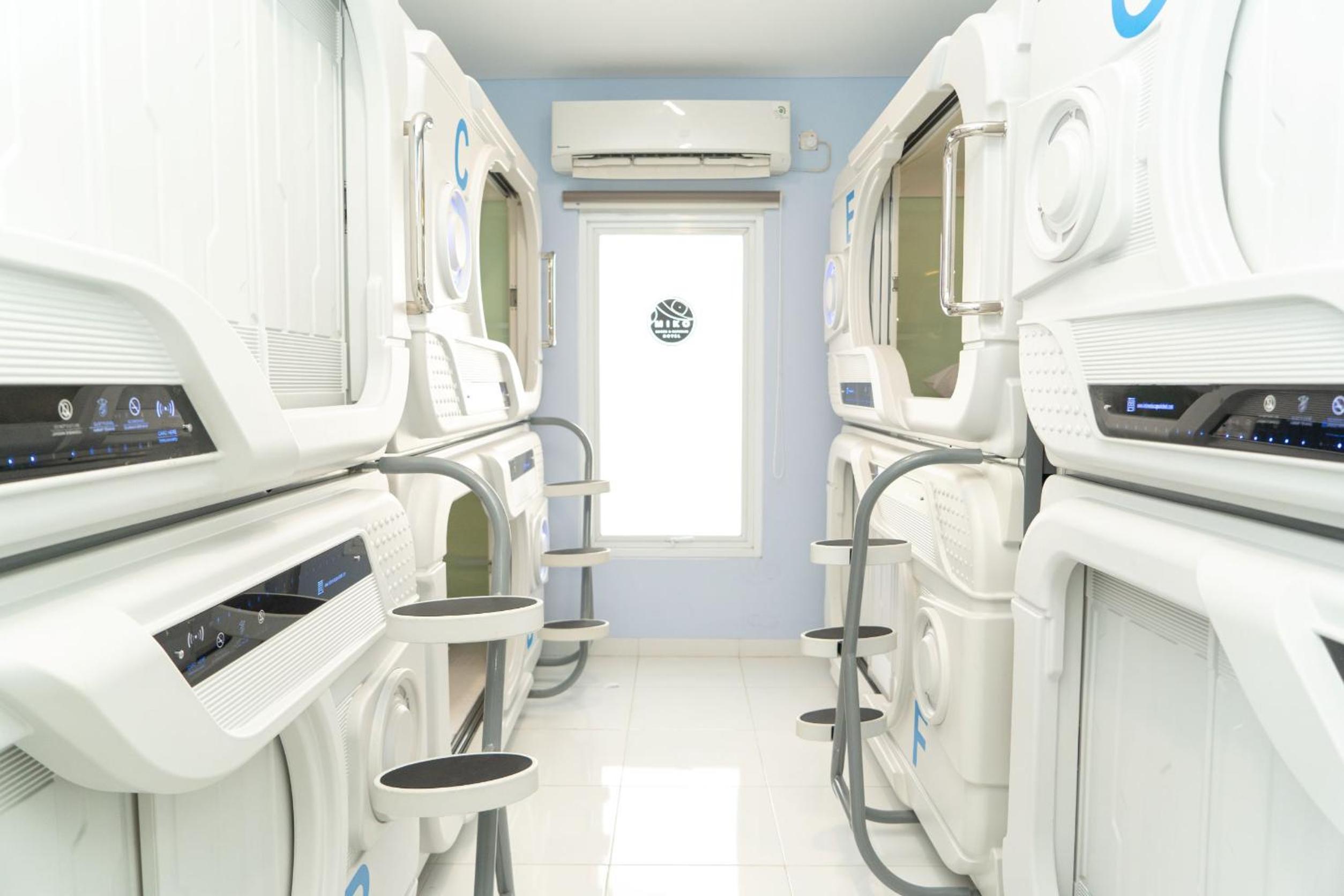 Single Bed in Male Dormitory Room with Shared Bathroom photo 1