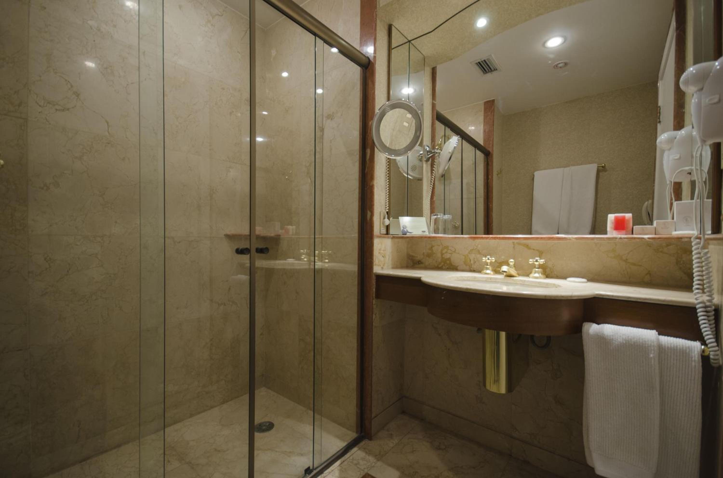 Standard Suite - Photo 6