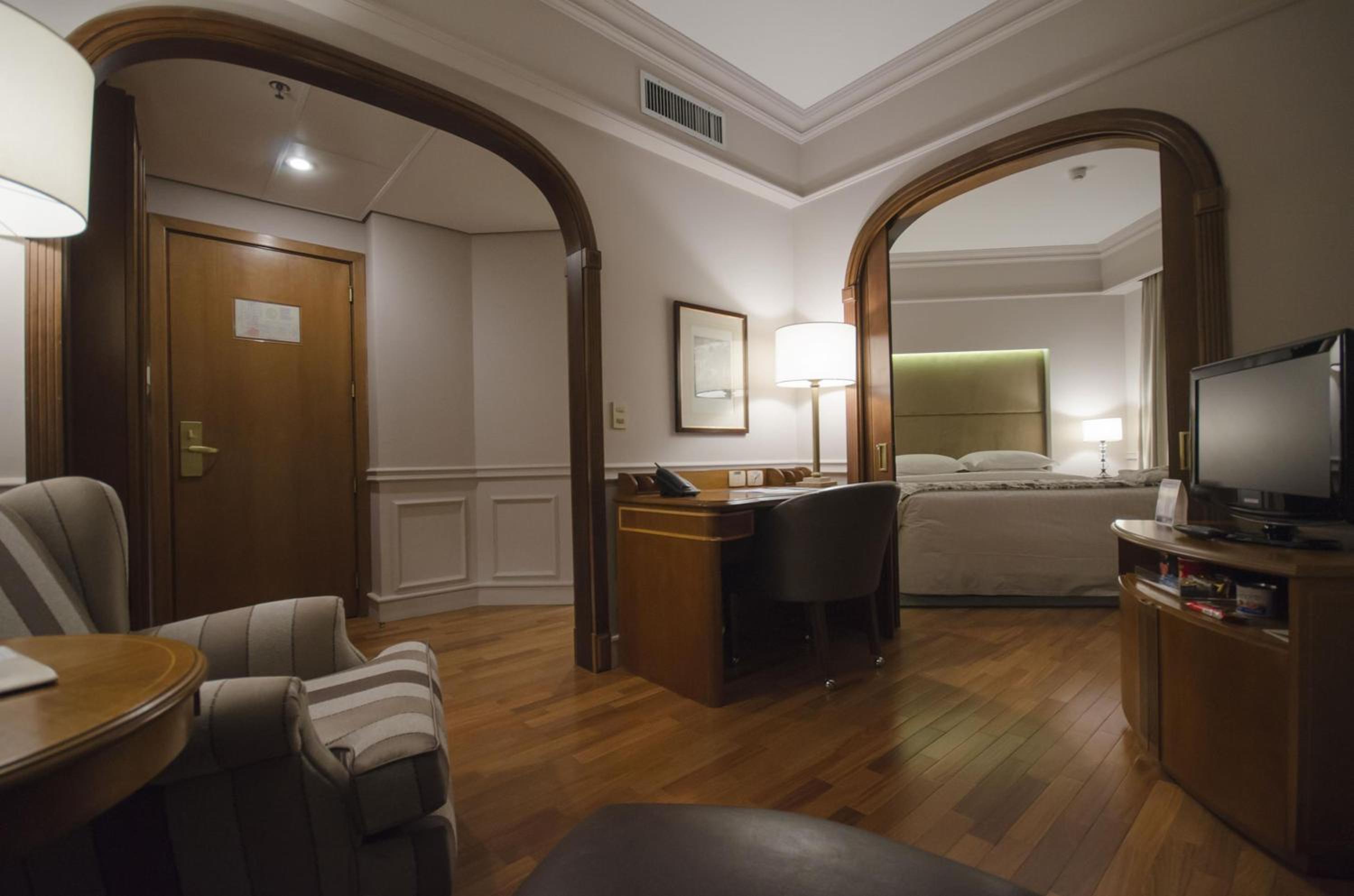 Queen Room - Photo 13