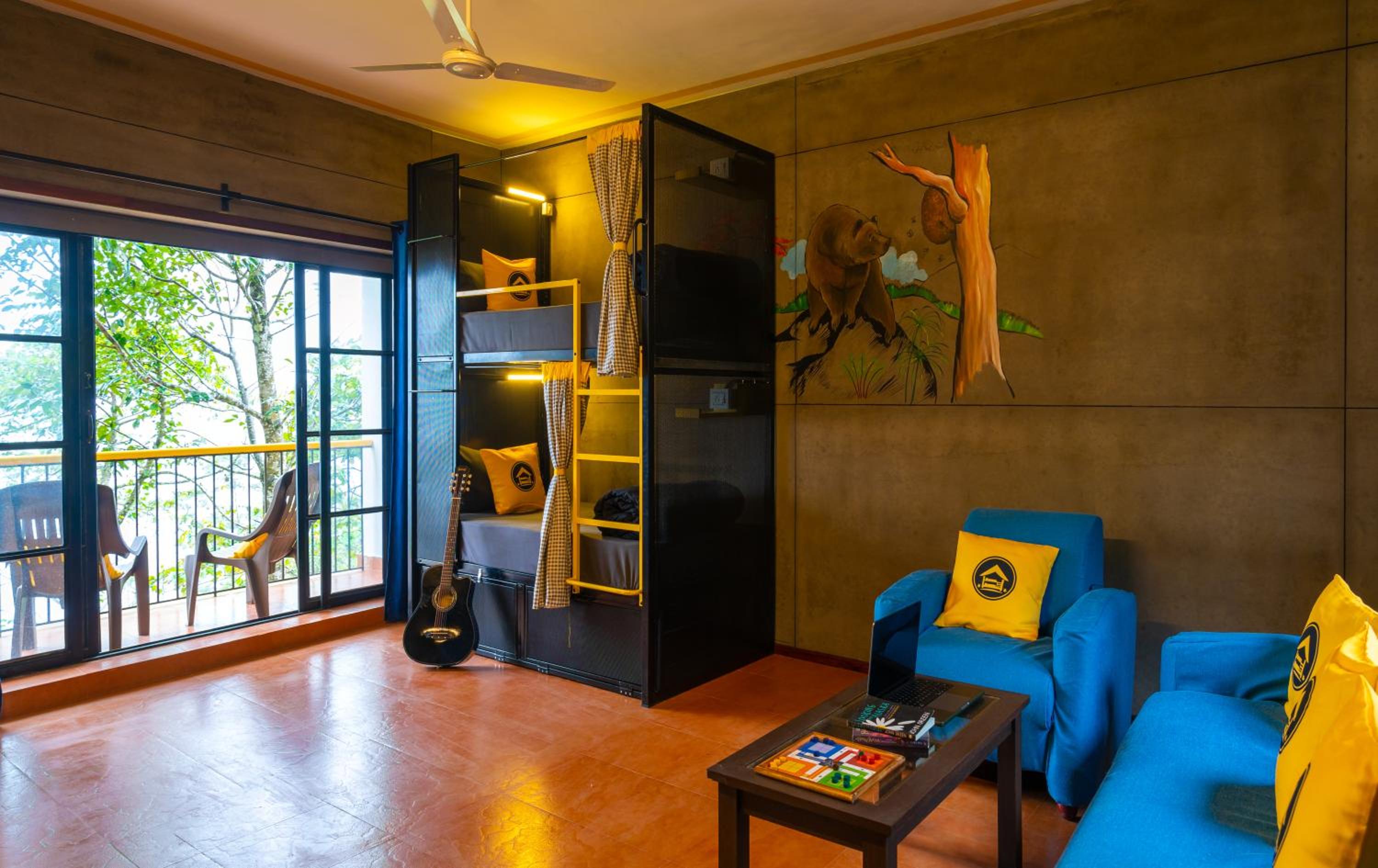 Bed in 6 Bed Mixed Dormitory with Balcony and Valley View photo 1