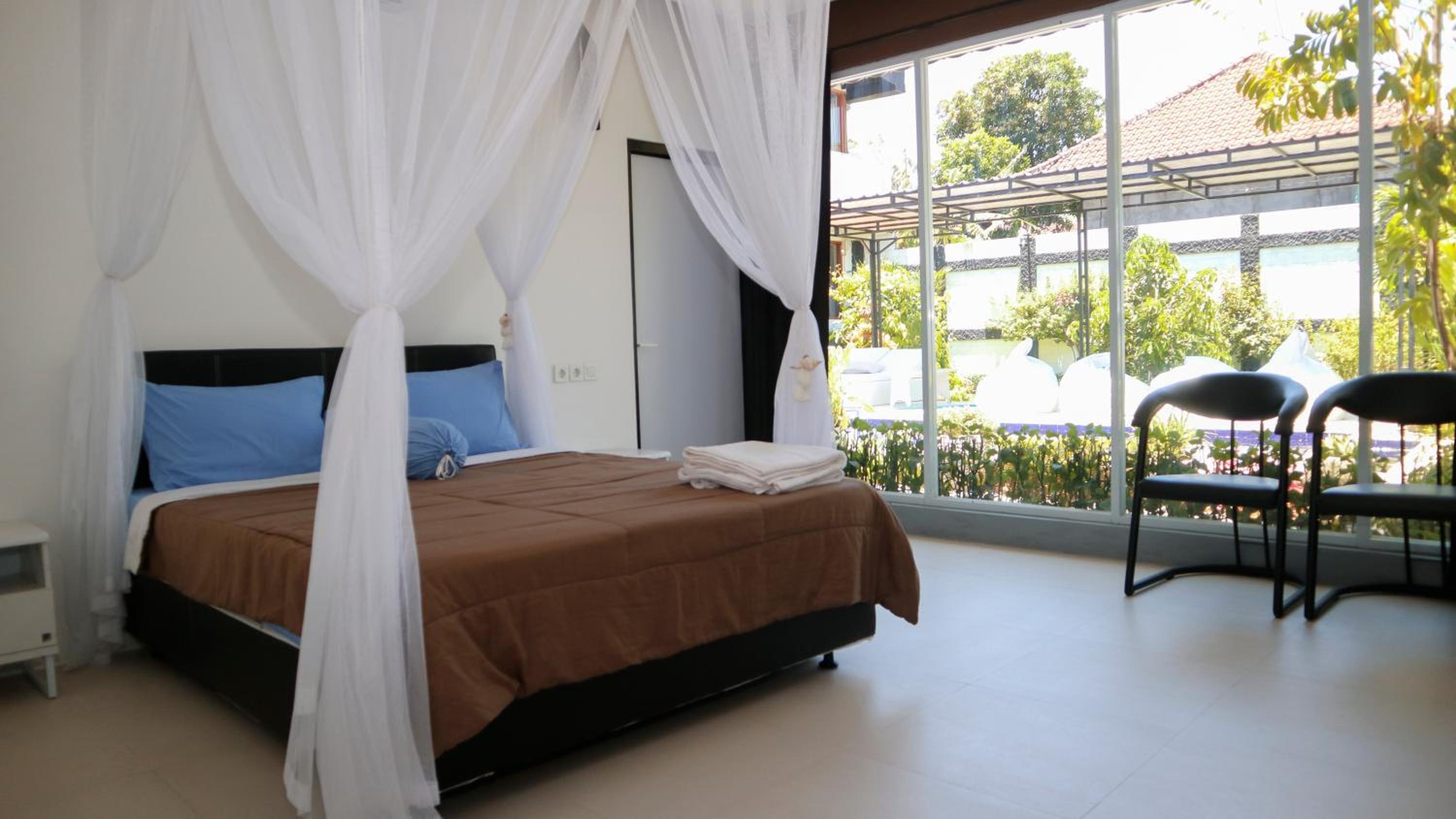 Double Room with Pool View - Photo 1