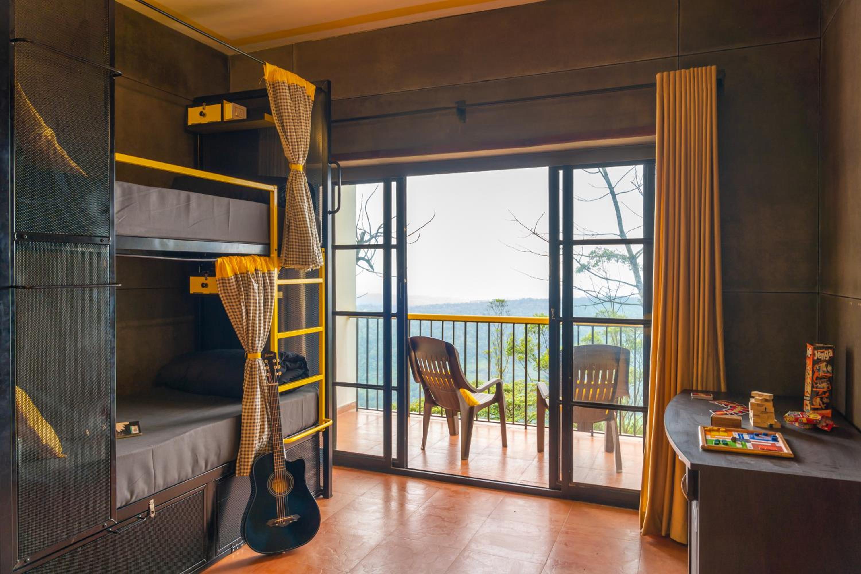 Bed in 8 Bed Mixed Dormitory with Balcony and Valley View photo 1