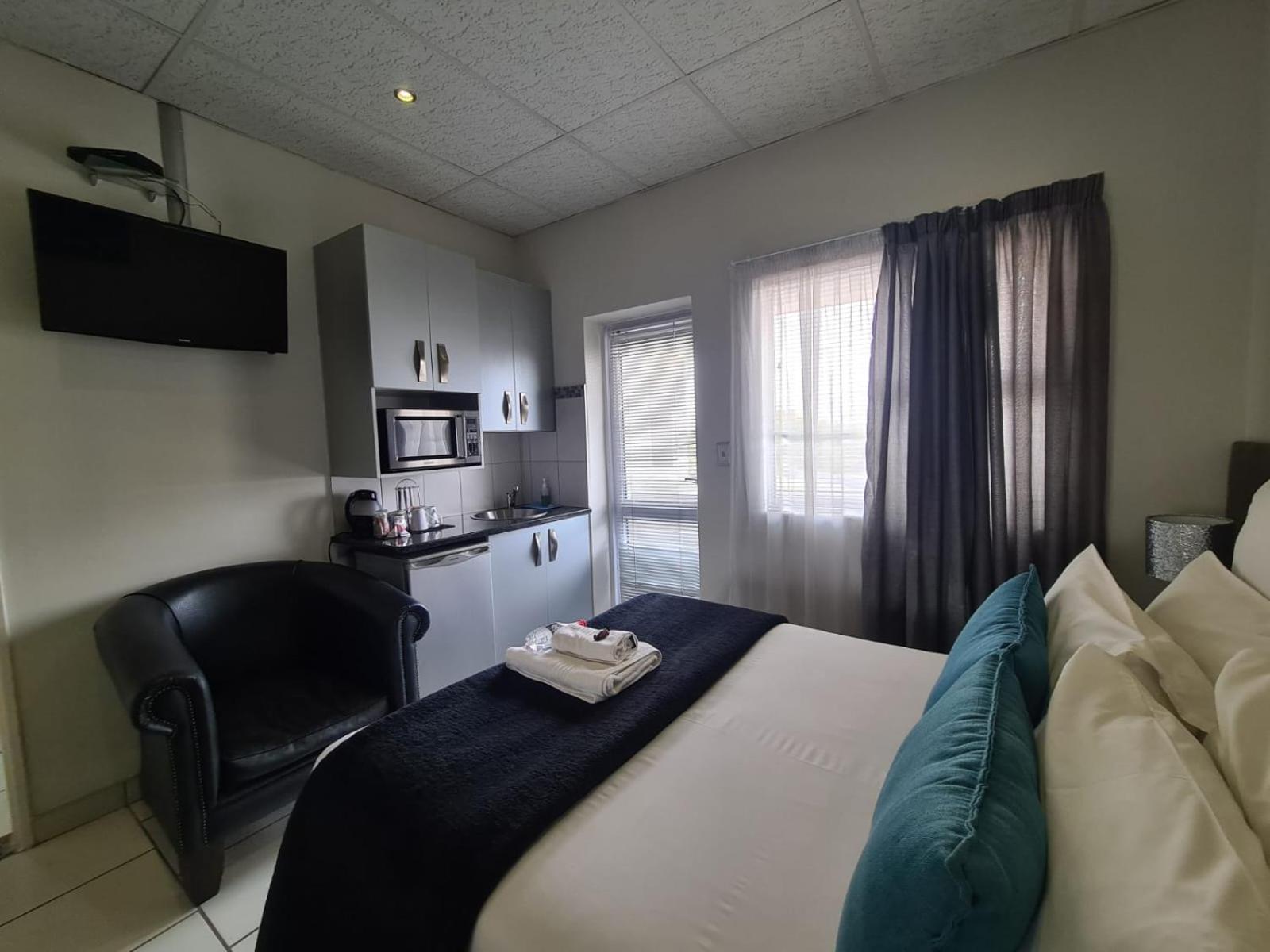 Standard Queen Room - Photo 4