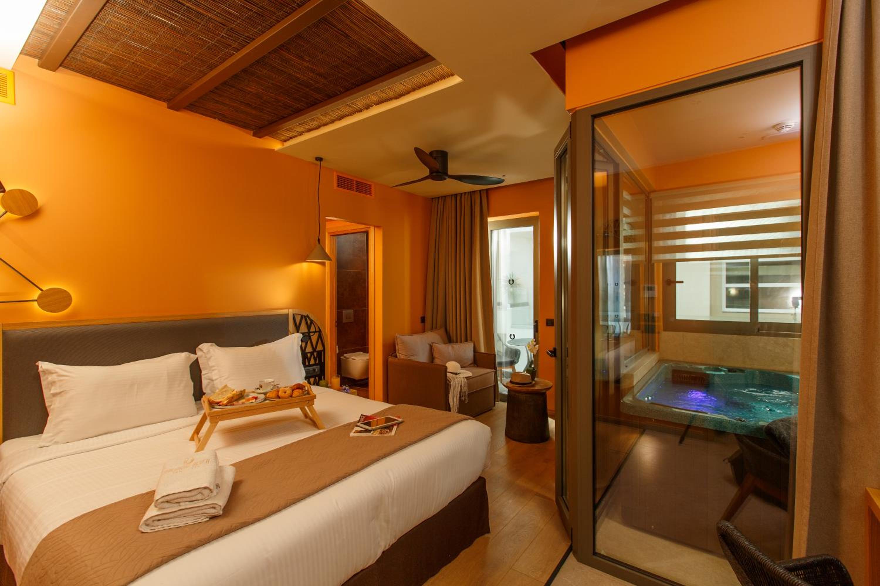 Superior Deluxe Suite with Steam shower & Jacuzzi - Photo 6