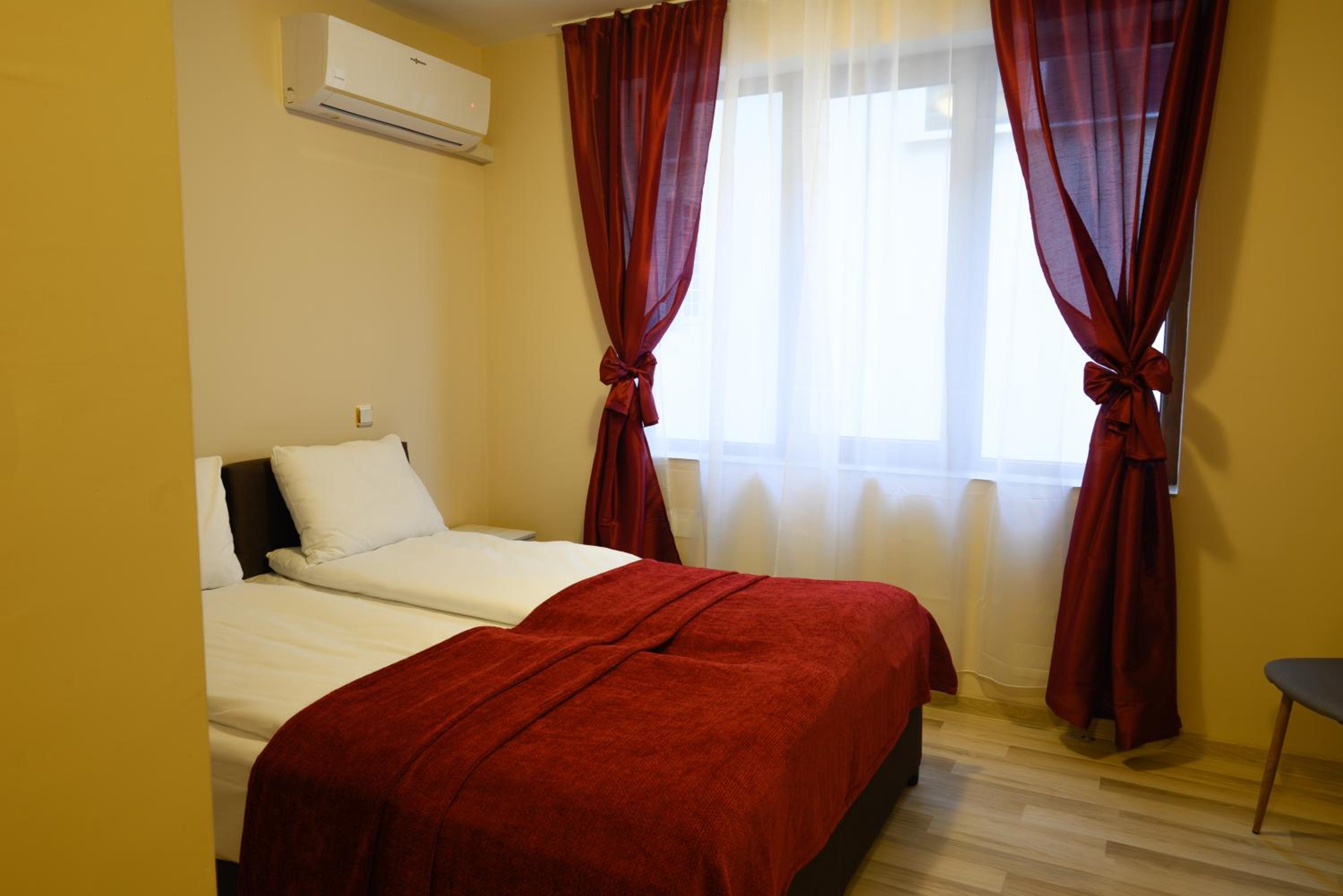 Double or Twin Room - Photo 5
