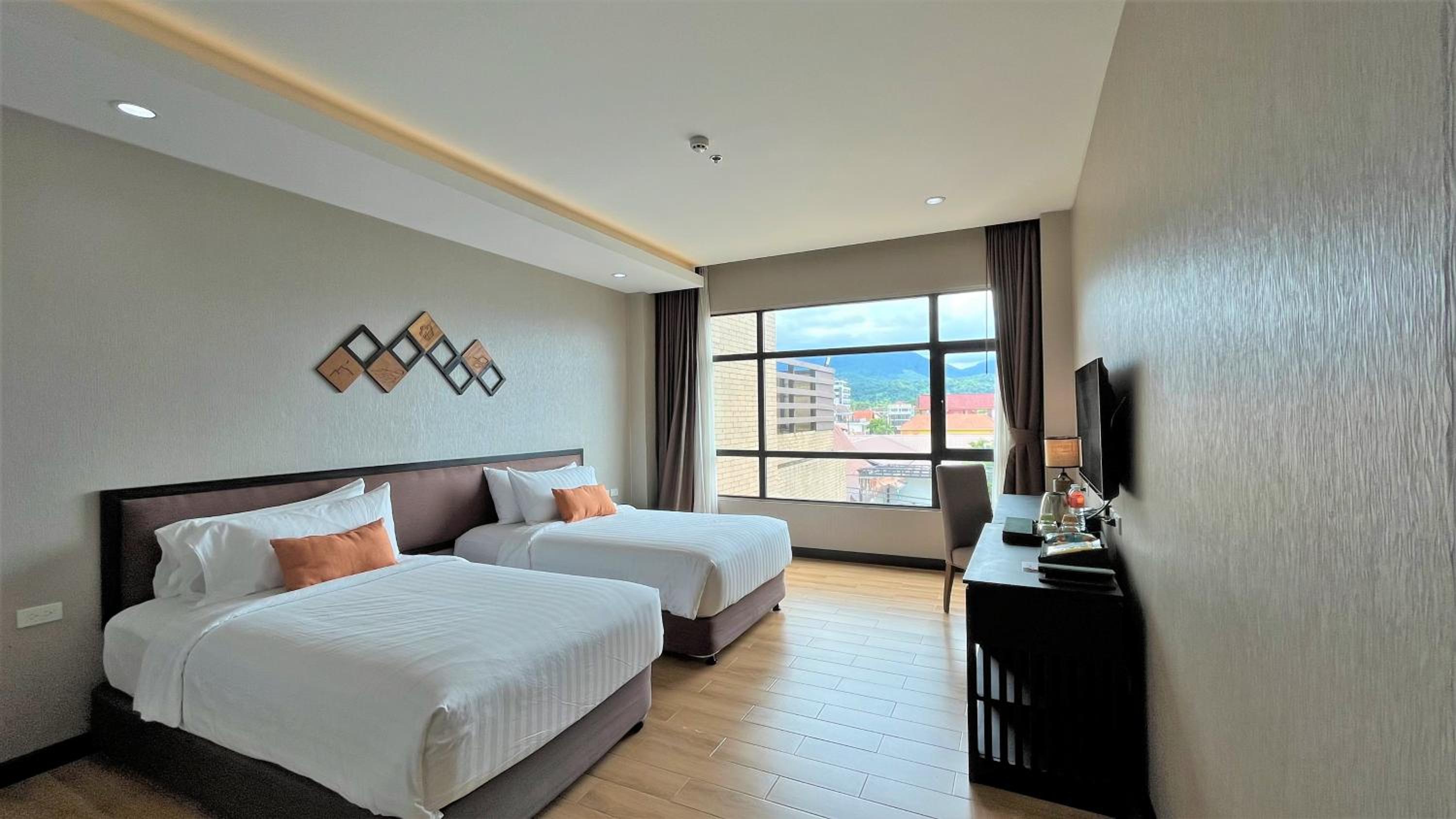 Superior Twin Room with City View