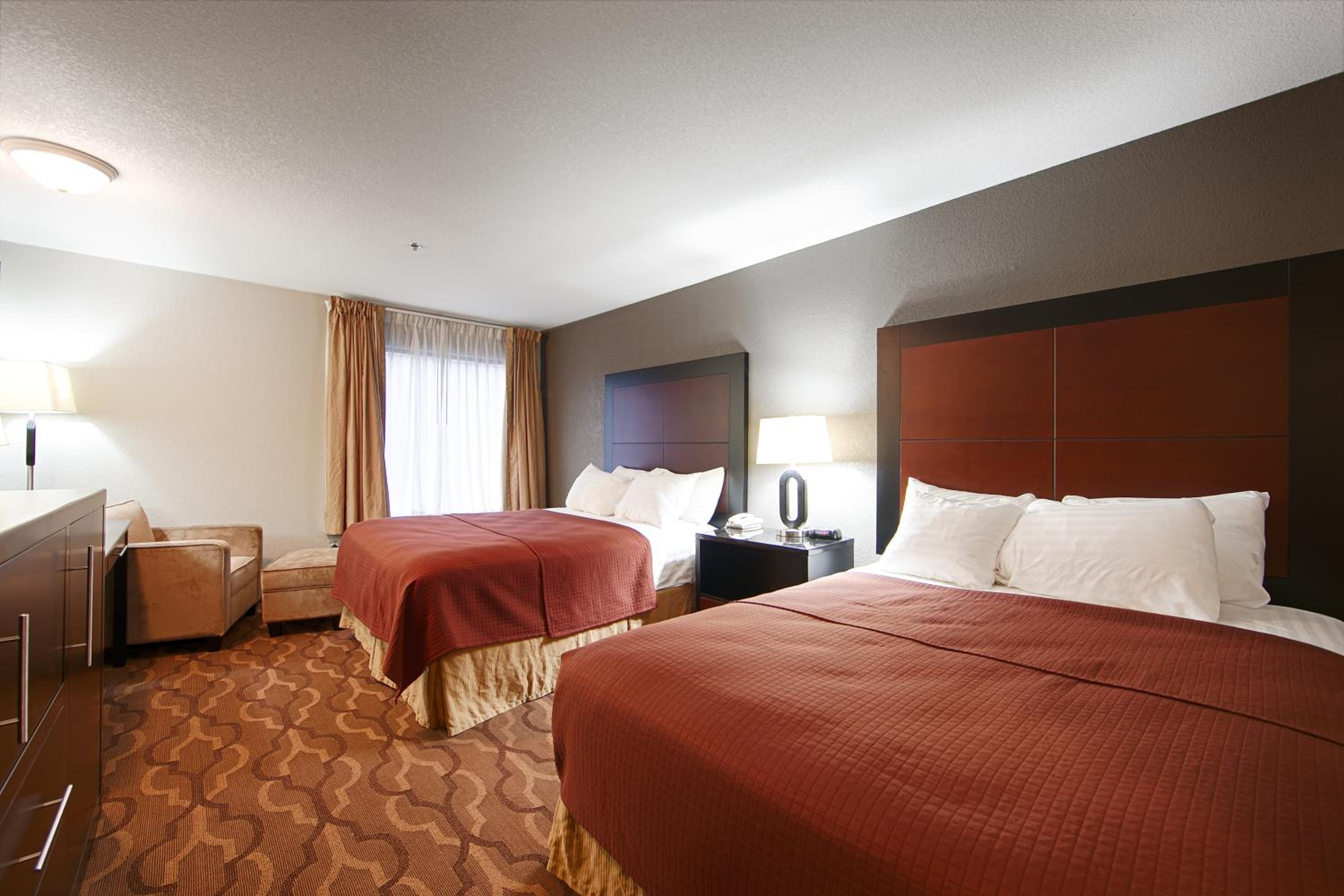 Queen Room with Two Queen Beds - Non-Smoking - Photo 2