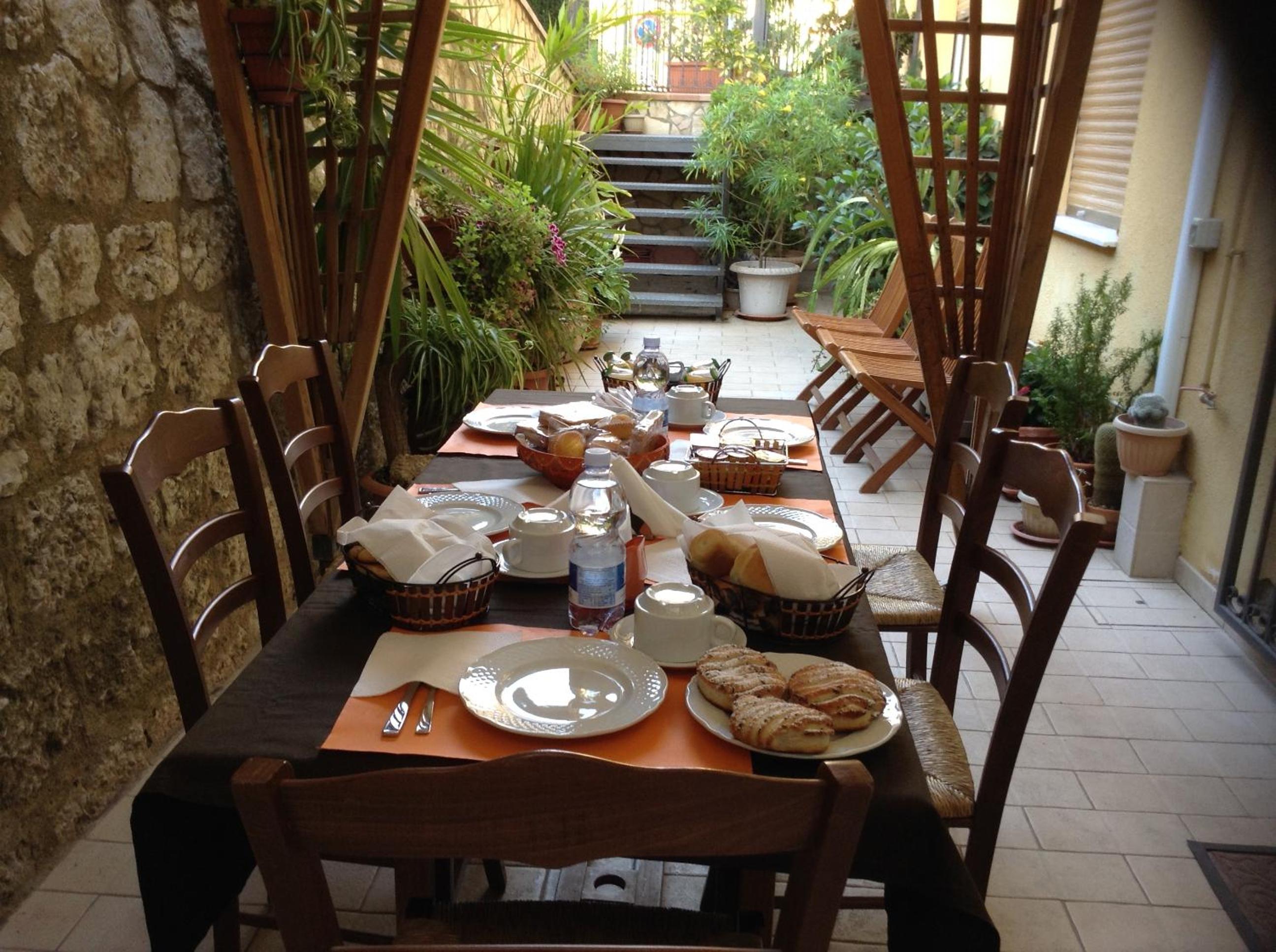 Triple Room - Photo 25